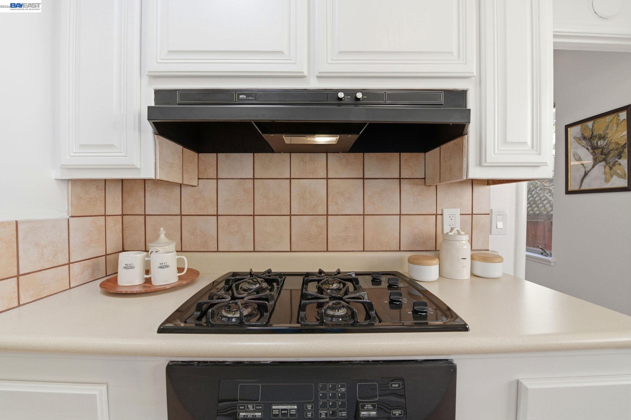 Detail Gallery Image 10 of 38 For 24889 Bland St, Hayward,  CA 94541 - 2 Beds | 1/1 Baths