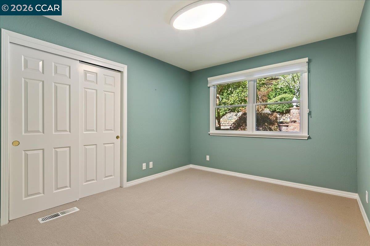 Detail Gallery Image 18 of 30 For 539 Dalewood Dr, Orinda,  CA 94563 - 4 Beds | 3 Baths