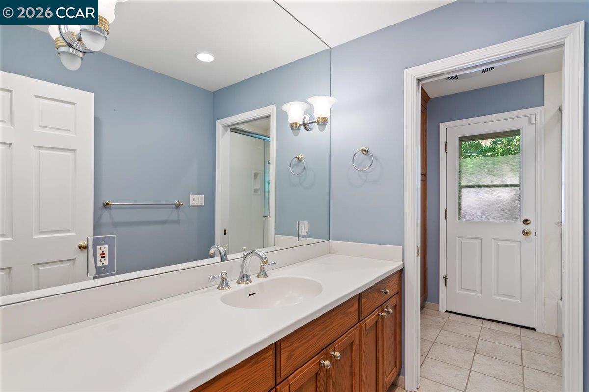 Detail Gallery Image 19 of 30 For 539 Dalewood Dr, Orinda,  CA 94563 - 4 Beds | 3 Baths