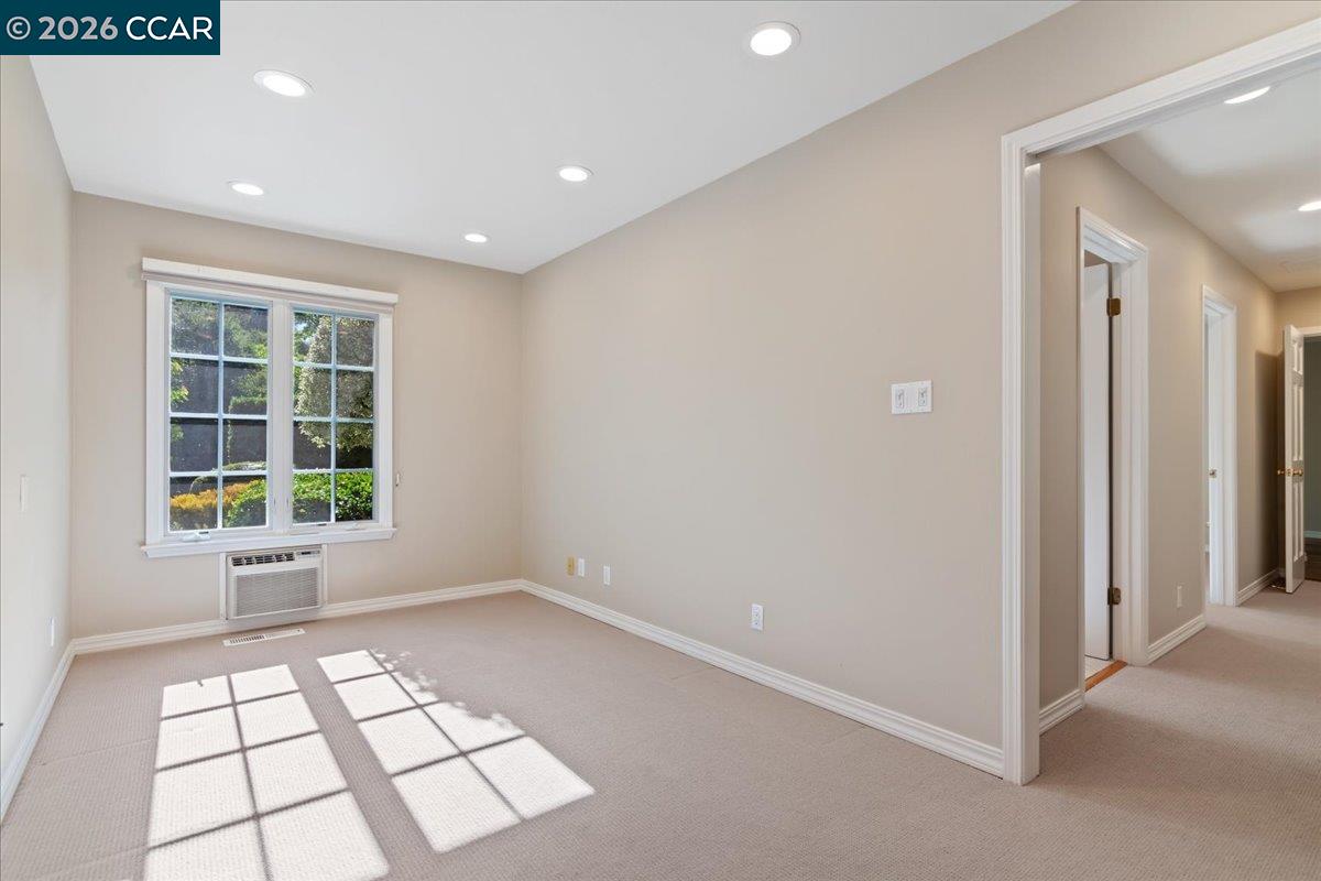 Detail Gallery Image 20 of 30 For 539 Dalewood Dr, Orinda,  CA 94563 - 4 Beds | 3 Baths