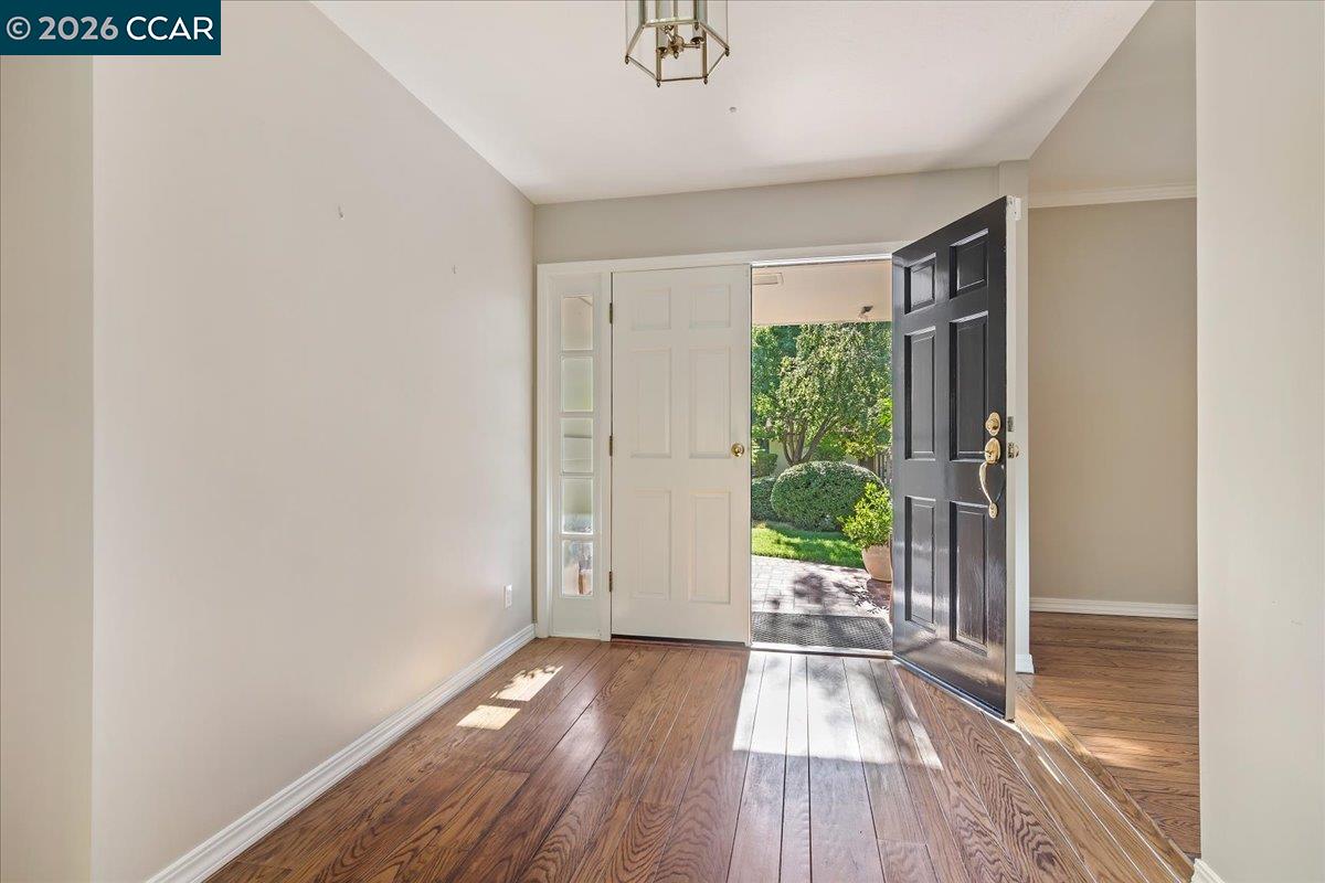 Detail Gallery Image 3 of 30 For 539 Dalewood Dr, Orinda,  CA 94563 - 4 Beds | 3 Baths