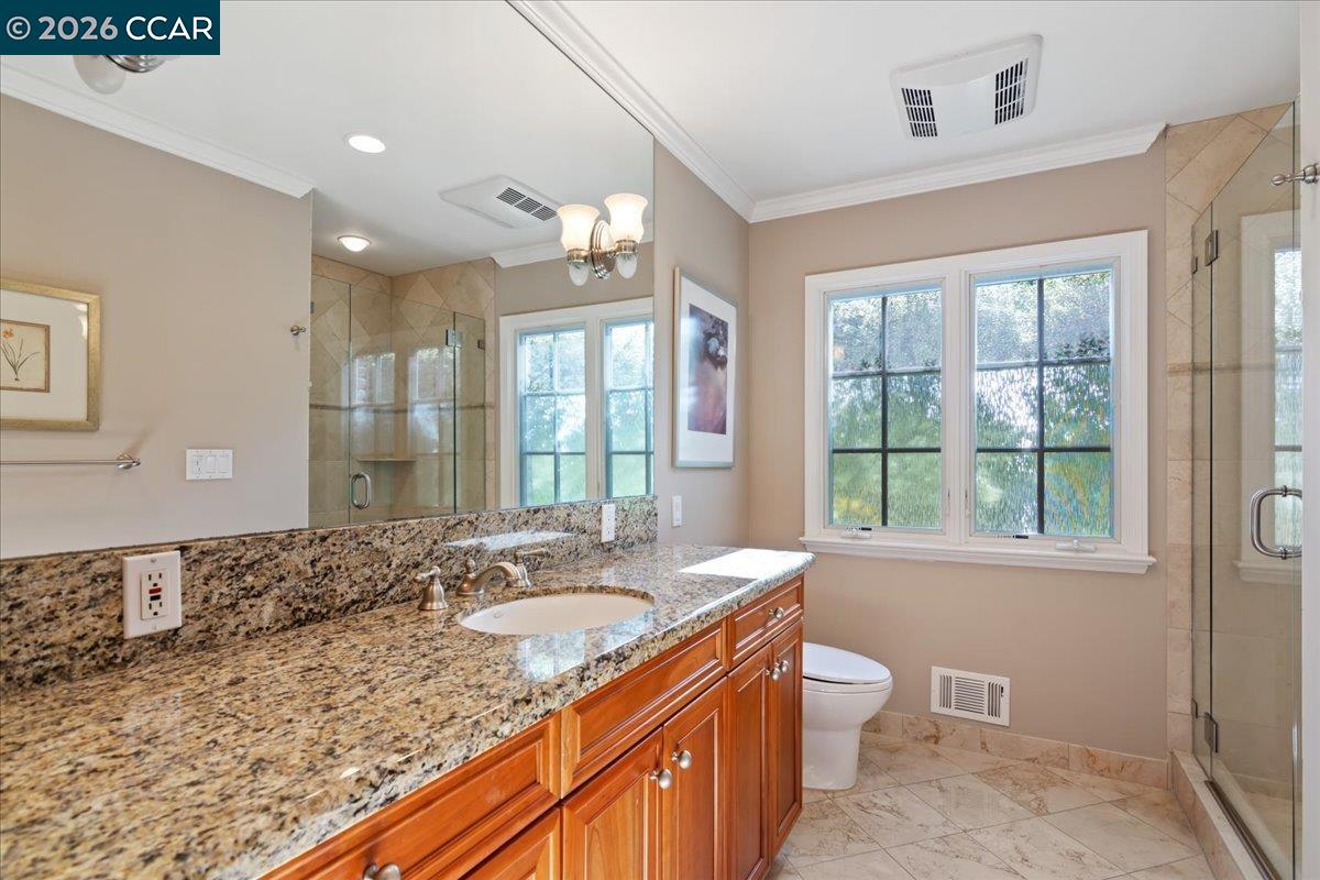 Detail Gallery Image 22 of 30 For 539 Dalewood Dr, Orinda,  CA 94563 - 4 Beds | 3 Baths