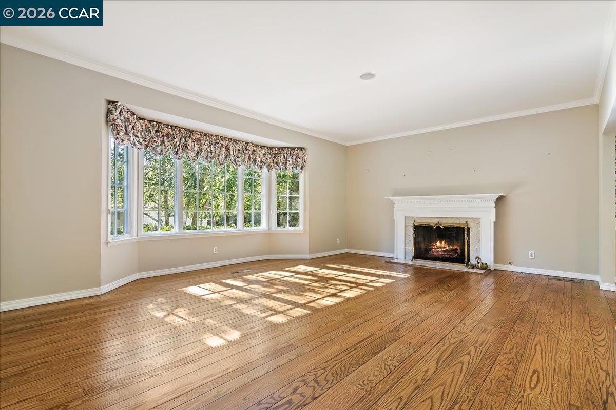 Detail Gallery Image 5 of 30 For 539 Dalewood Dr, Orinda,  CA 94563 - 4 Beds | 3 Baths