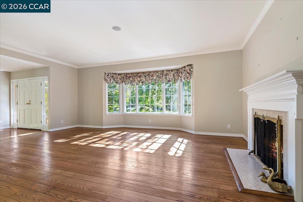 Detail Gallery Image 6 of 30 For 539 Dalewood Dr, Orinda,  CA 94563 - 4 Beds | 3 Baths