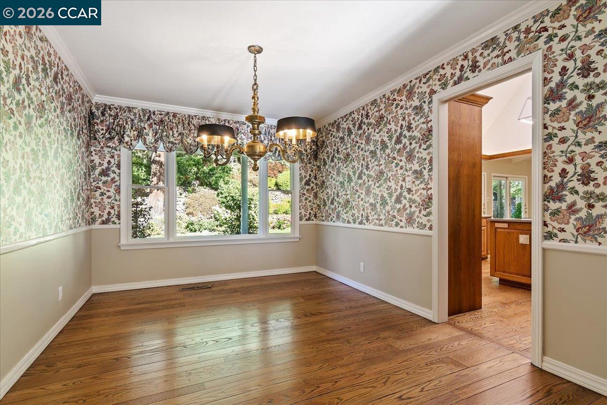 Detail Gallery Image 7 of 30 For 539 Dalewood Dr, Orinda,  CA 94563 - 4 Beds | 3 Baths