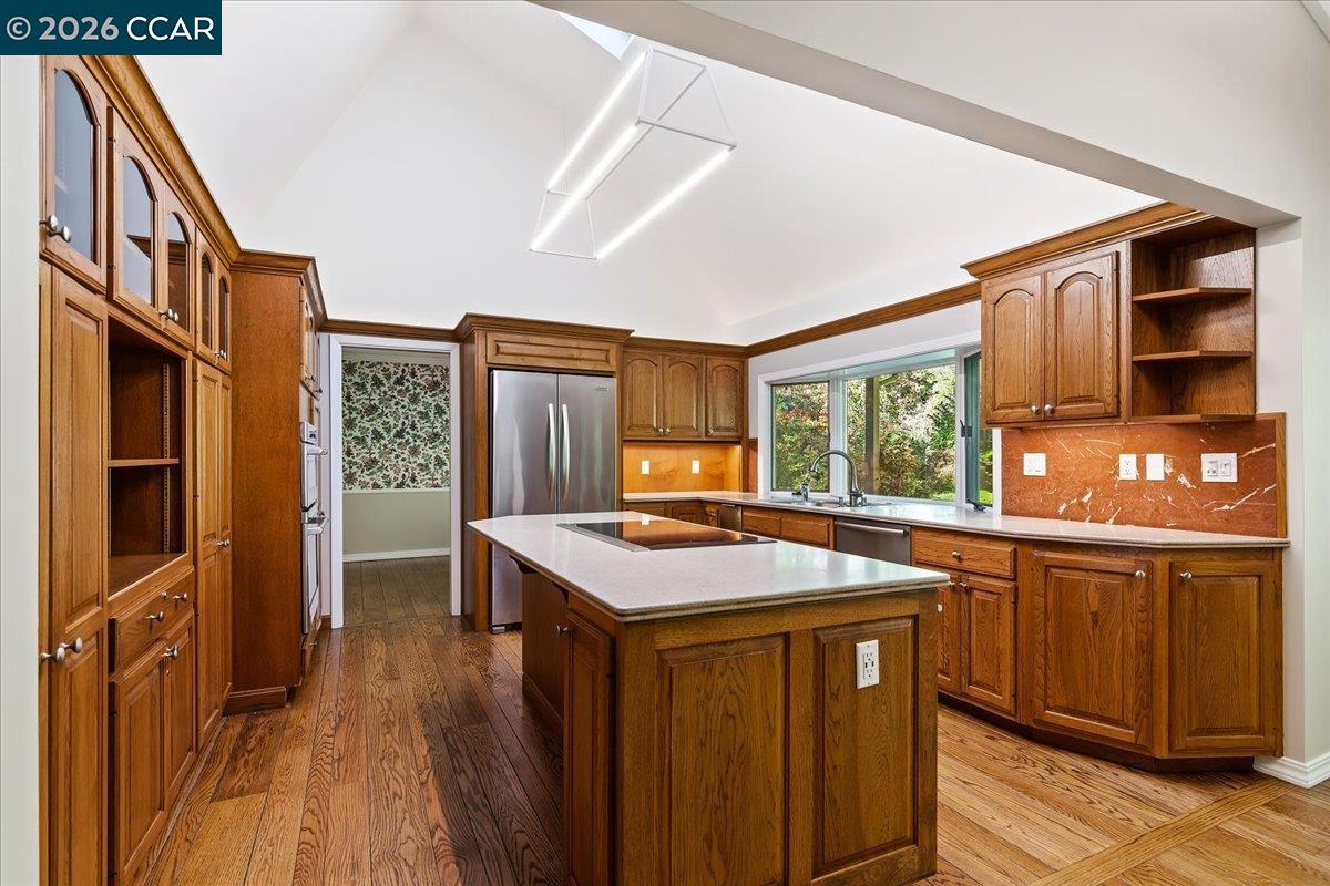 Detail Gallery Image 8 of 30 For 539 Dalewood Dr, Orinda,  CA 94563 - 4 Beds | 3 Baths