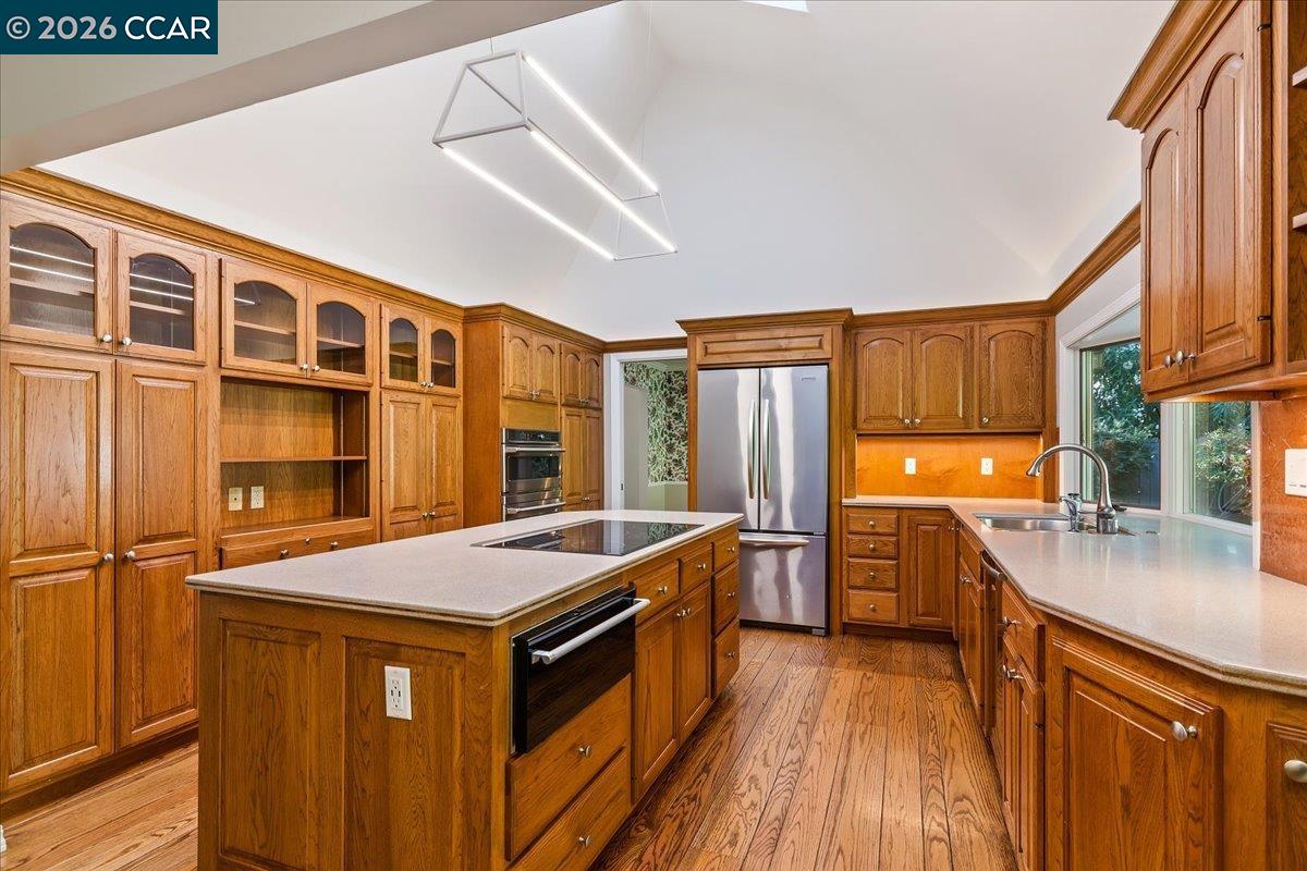 Detail Gallery Image 9 of 30 For 539 Dalewood Dr, Orinda,  CA 94563 - 4 Beds | 3 Baths