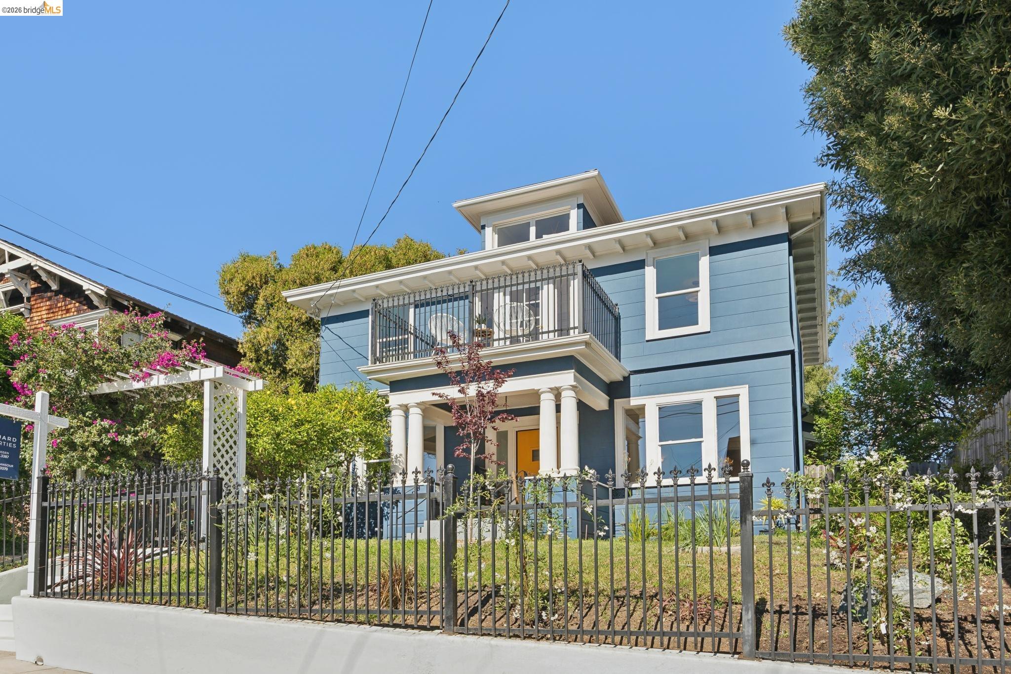 Detail Gallery Image 3 of 60 For 1138 Bella Vista Ave, Oakland,  CA 94610 - 5 Beds | 3 Baths