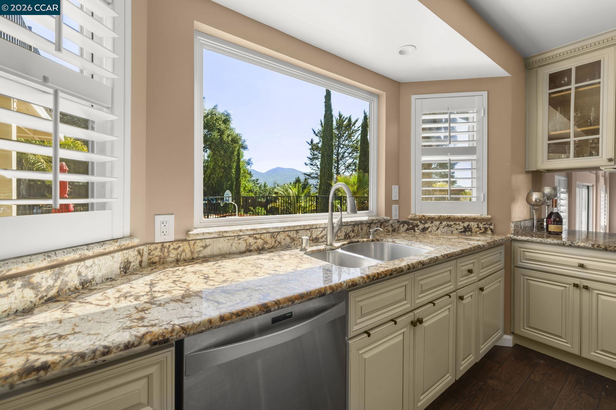 Detail Gallery Image 14 of 49 For 1941 Springridge Ct, Concord,  CA 94521 - 5 Beds | 3/1 Baths
