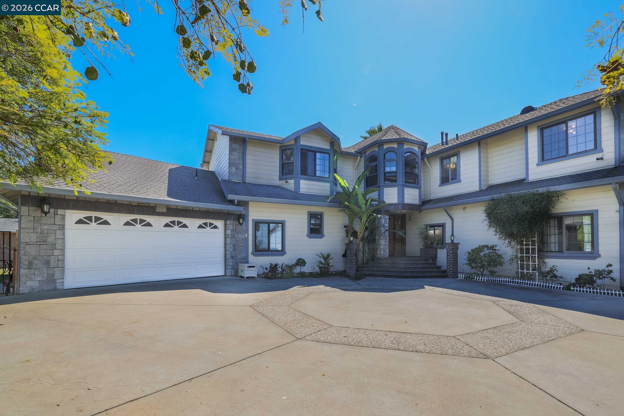 Detail Gallery Image 3 of 49 For 1941 Springridge Ct, Concord,  CA 94521 - 5 Beds | 3/1 Baths