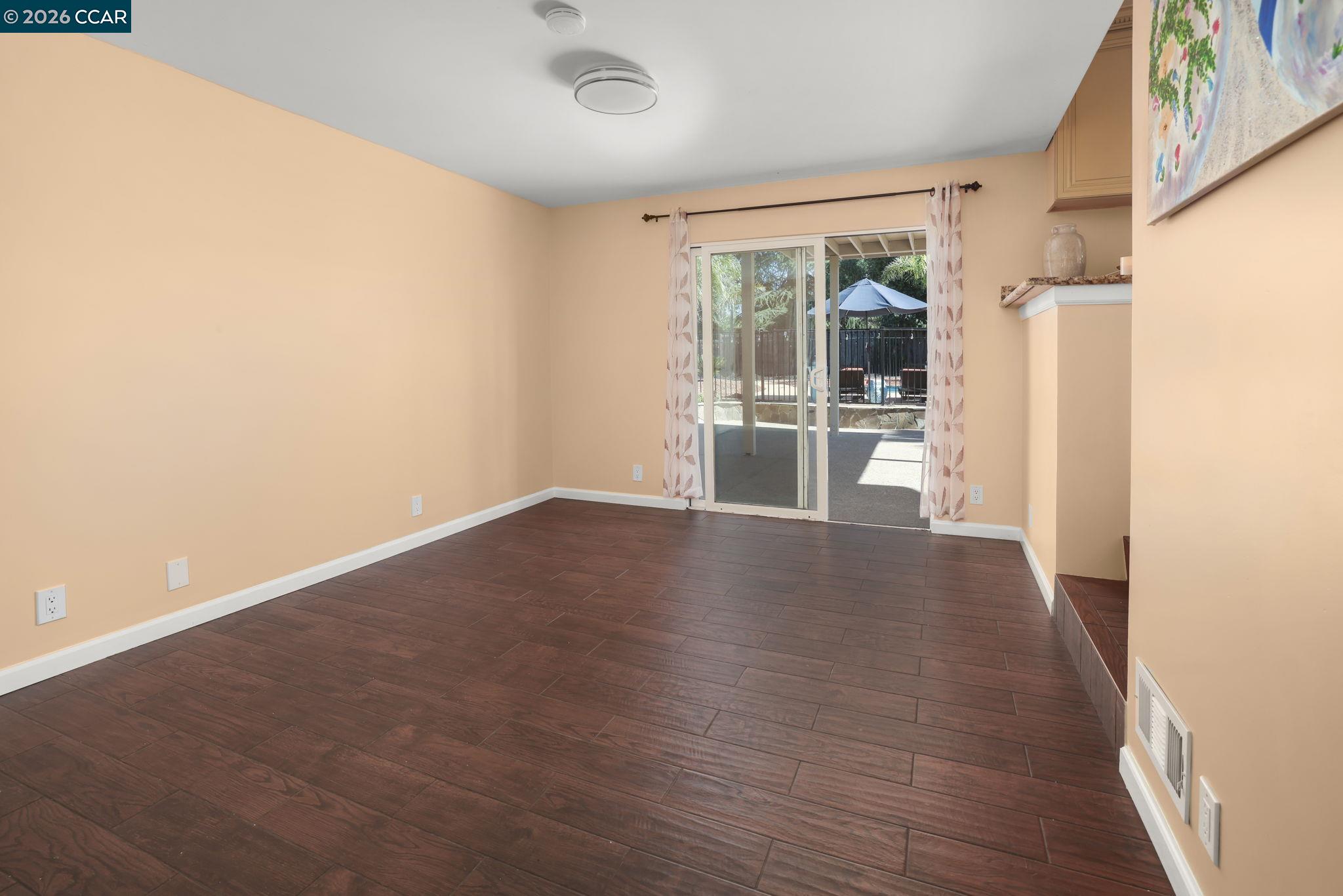 Detail Gallery Image 31 of 49 For 1941 Springridge Ct, Concord,  CA 94521 - 5 Beds | 3/1 Baths