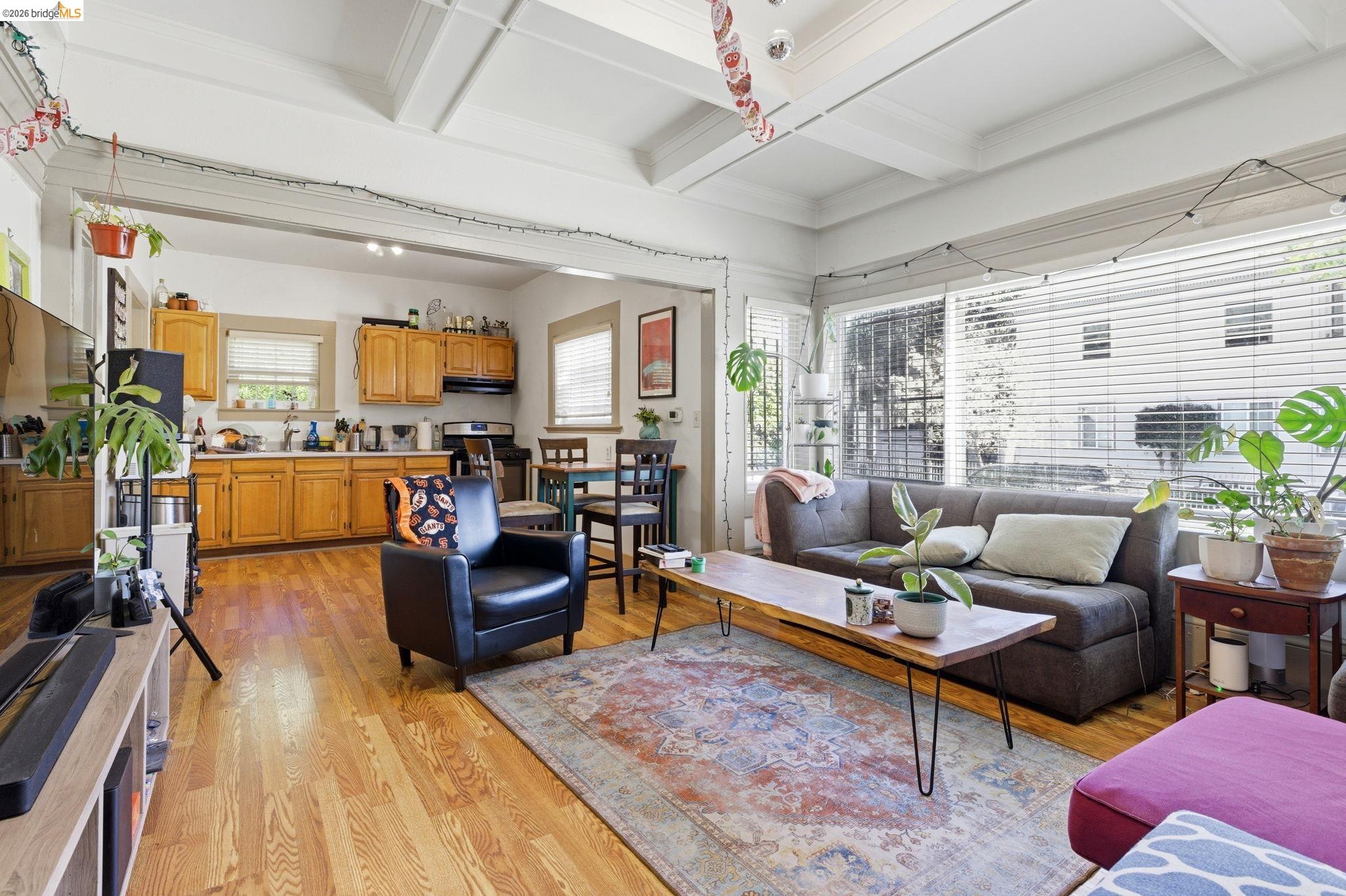 Detail Gallery Image 2 of 22 For 1102 10th St, Oakland,  CA 94607 - – Beds | – Baths