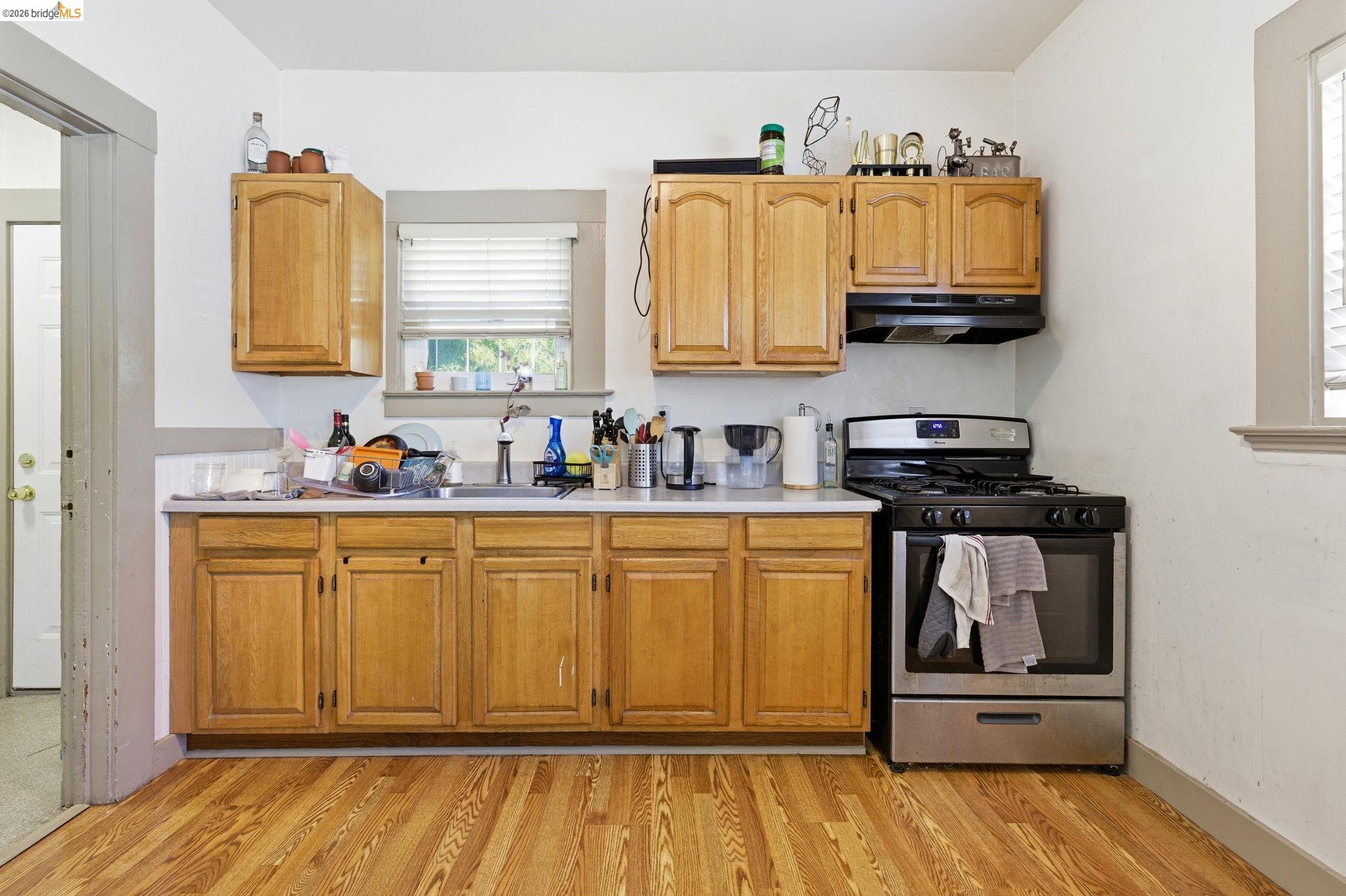 Detail Gallery Image 5 of 22 For 1102 10th St, Oakland,  CA 94607 - – Beds | – Baths