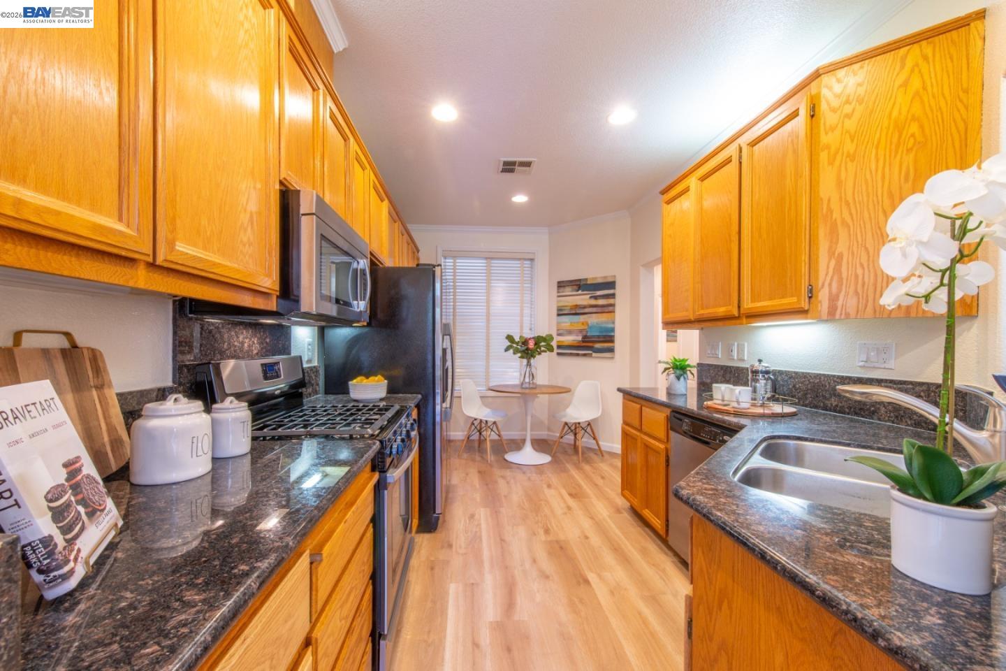 Detail Gallery Image 3 of 19 For 457 Ribbonwood Ave, San Jose,  CA 95123 - 2 Beds | 2/1 Baths