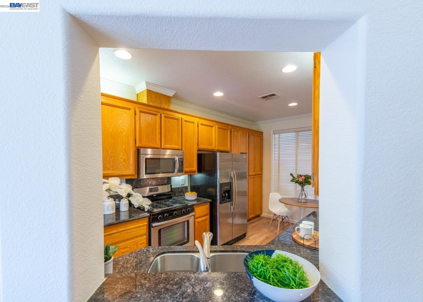 Detail Gallery Image 6 of 19 For 457 Ribbonwood Ave, San Jose,  CA 95123 - 2 Beds | 2/1 Baths