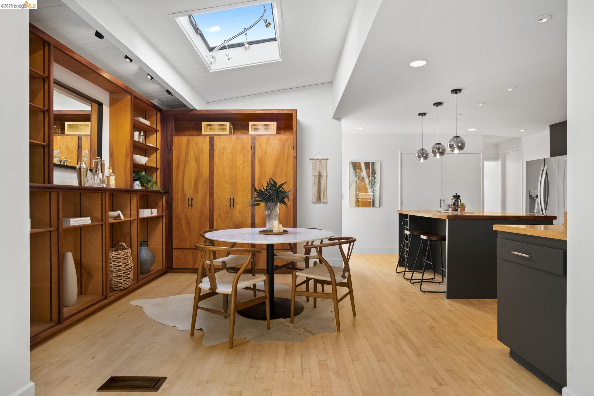 Detail Gallery Image 12 of 57 For 6966 Paso Robles Drive, Oakland,  CA 94611 - 3 Beds | 2/1 Baths