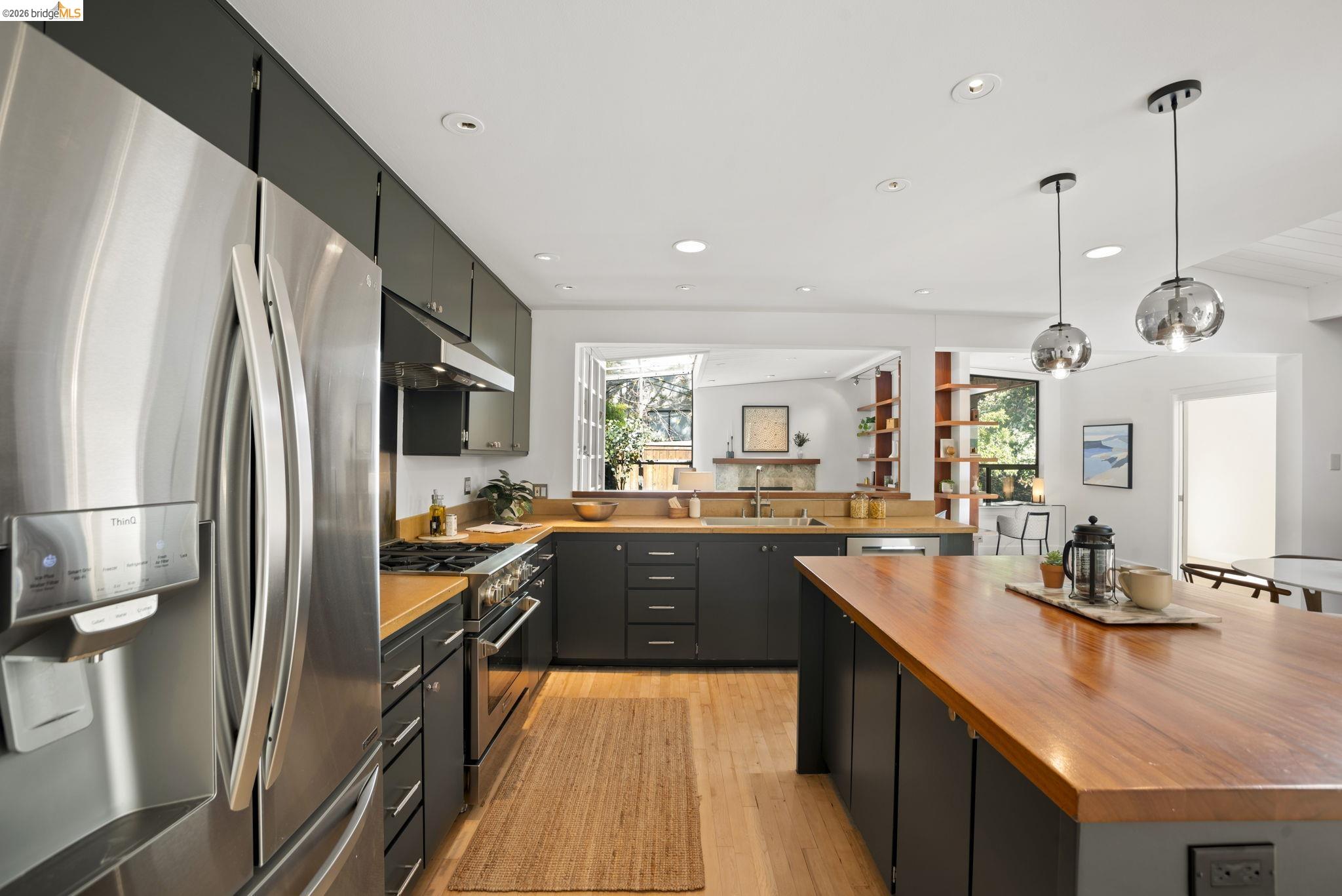 Detail Gallery Image 16 of 57 For 6966 Paso Robles Drive, Oakland,  CA 94611 - 3 Beds | 2/1 Baths