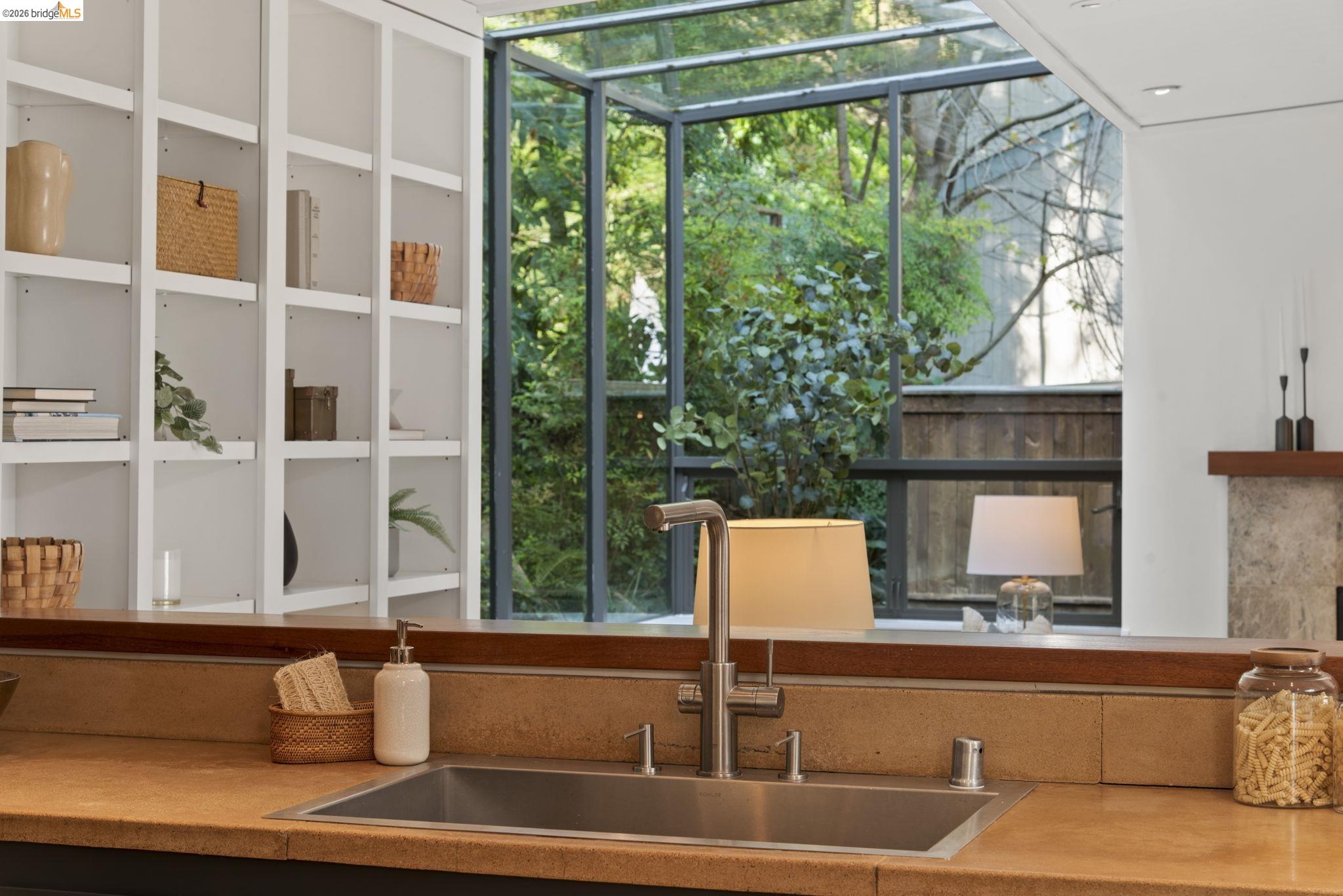 Detail Gallery Image 17 of 57 For 6966 Paso Robles Drive, Oakland,  CA 94611 - 3 Beds | 2/1 Baths