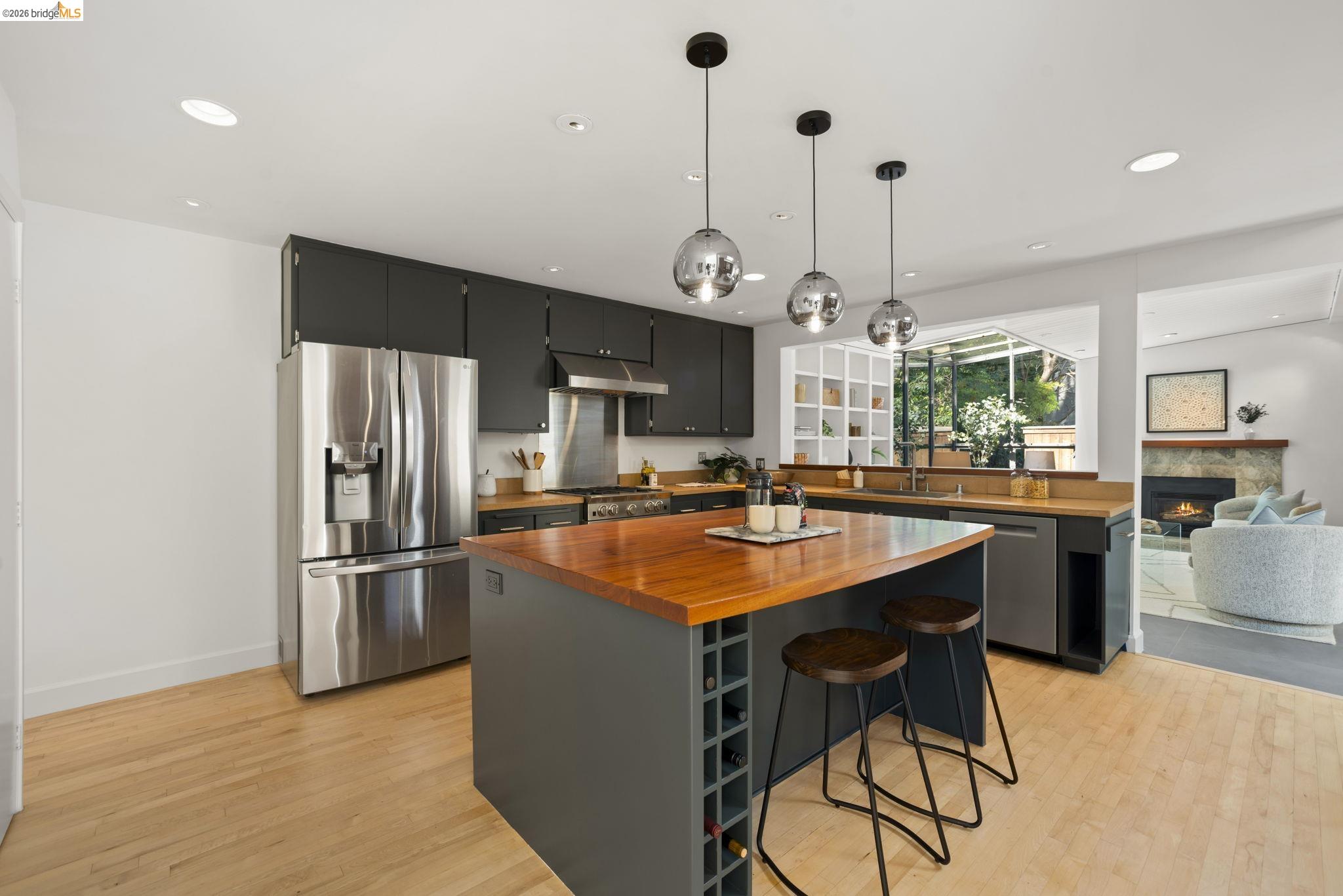 Detail Gallery Image 19 of 57 For 6966 Paso Robles Drive, Oakland,  CA 94611 - 3 Beds | 2/1 Baths