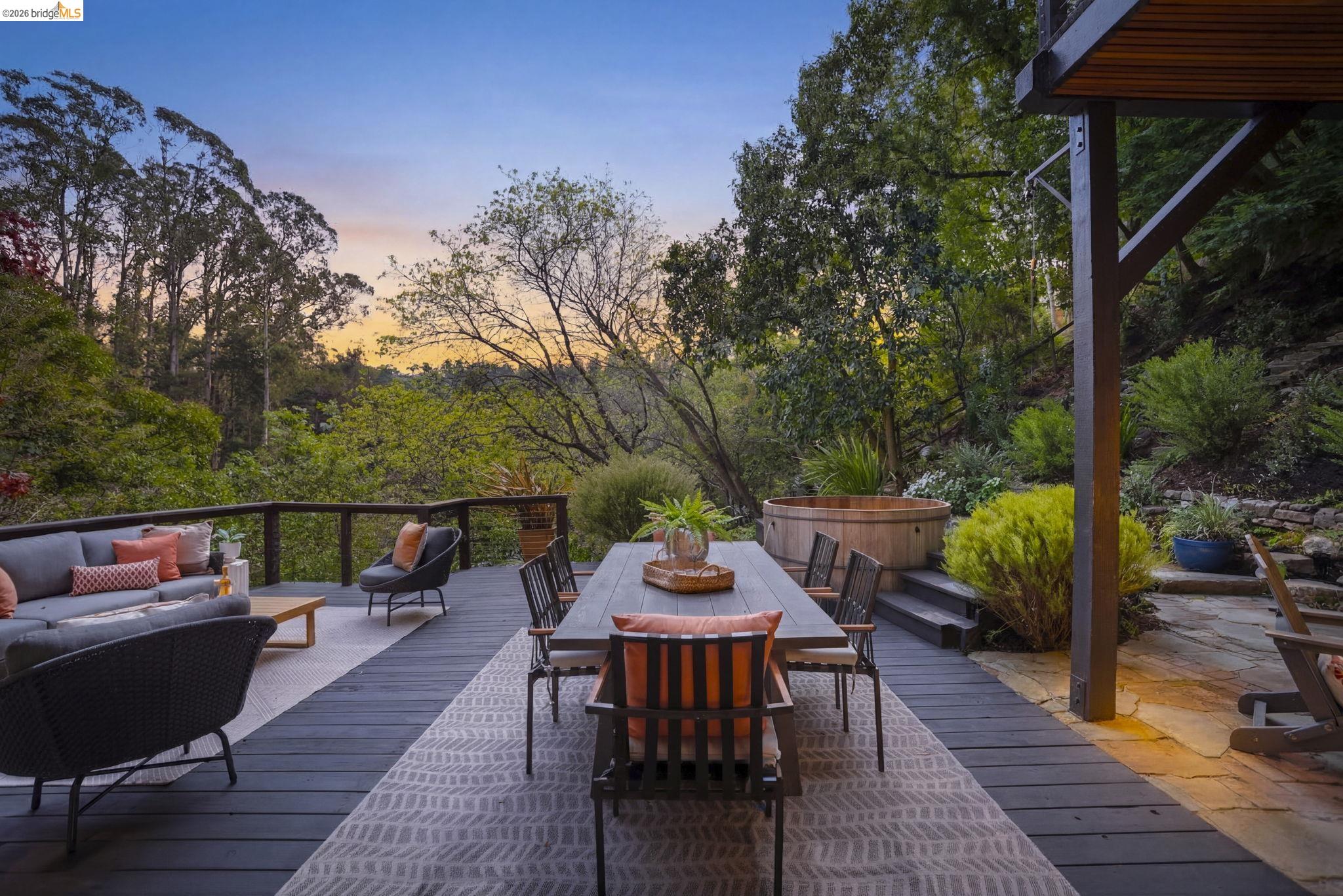 Detail Gallery Image 3 of 57 For 6966 Paso Robles Drive, Oakland,  CA 94611 - 3 Beds | 2/1 Baths