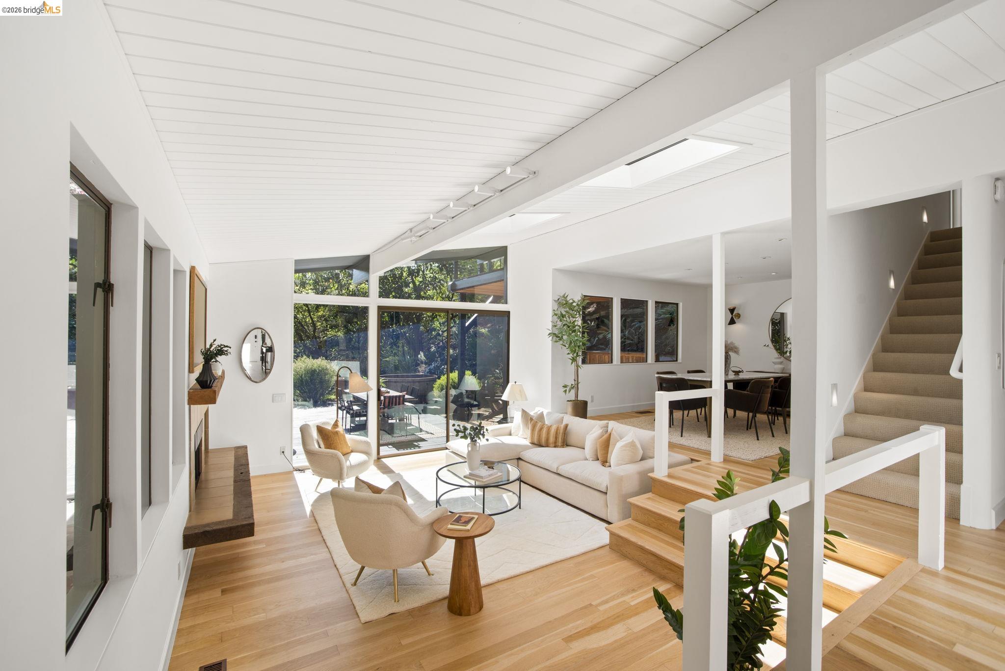 Detail Gallery Image 22 of 57 For 6966 Paso Robles Drive, Oakland,  CA 94611 - 3 Beds | 2/1 Baths