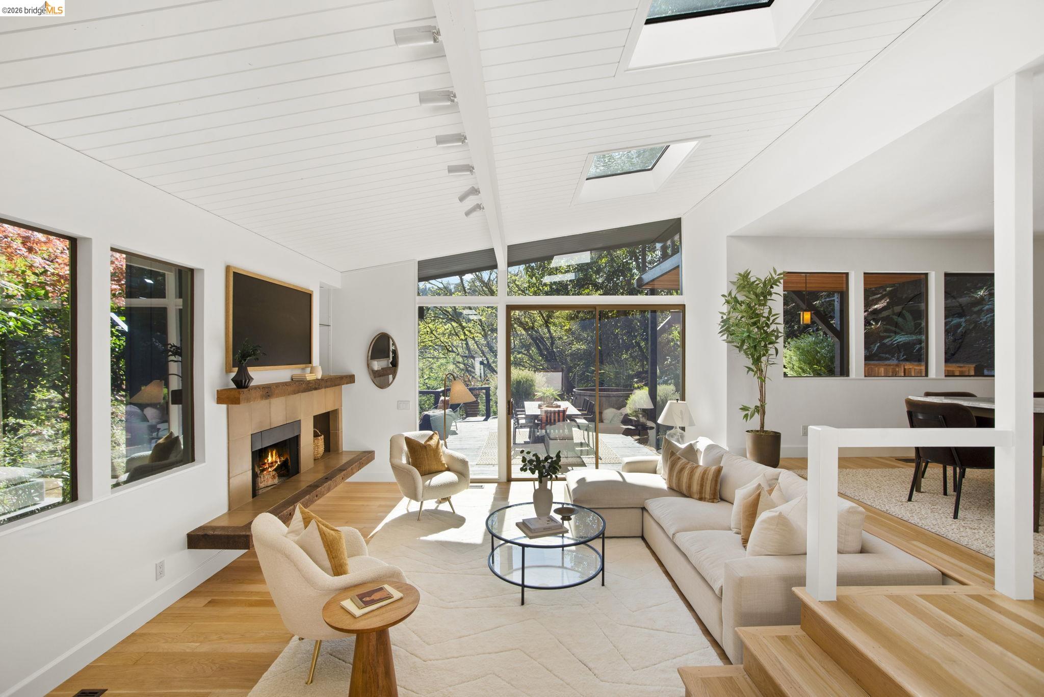 Detail Gallery Image 23 of 57 For 6966 Paso Robles Drive, Oakland,  CA 94611 - 3 Beds | 2/1 Baths