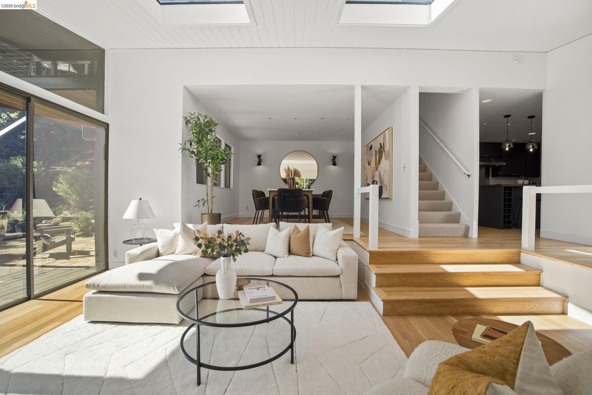 Detail Gallery Image 25 of 57 For 6966 Paso Robles Drive, Oakland,  CA 94611 - 3 Beds | 2/1 Baths