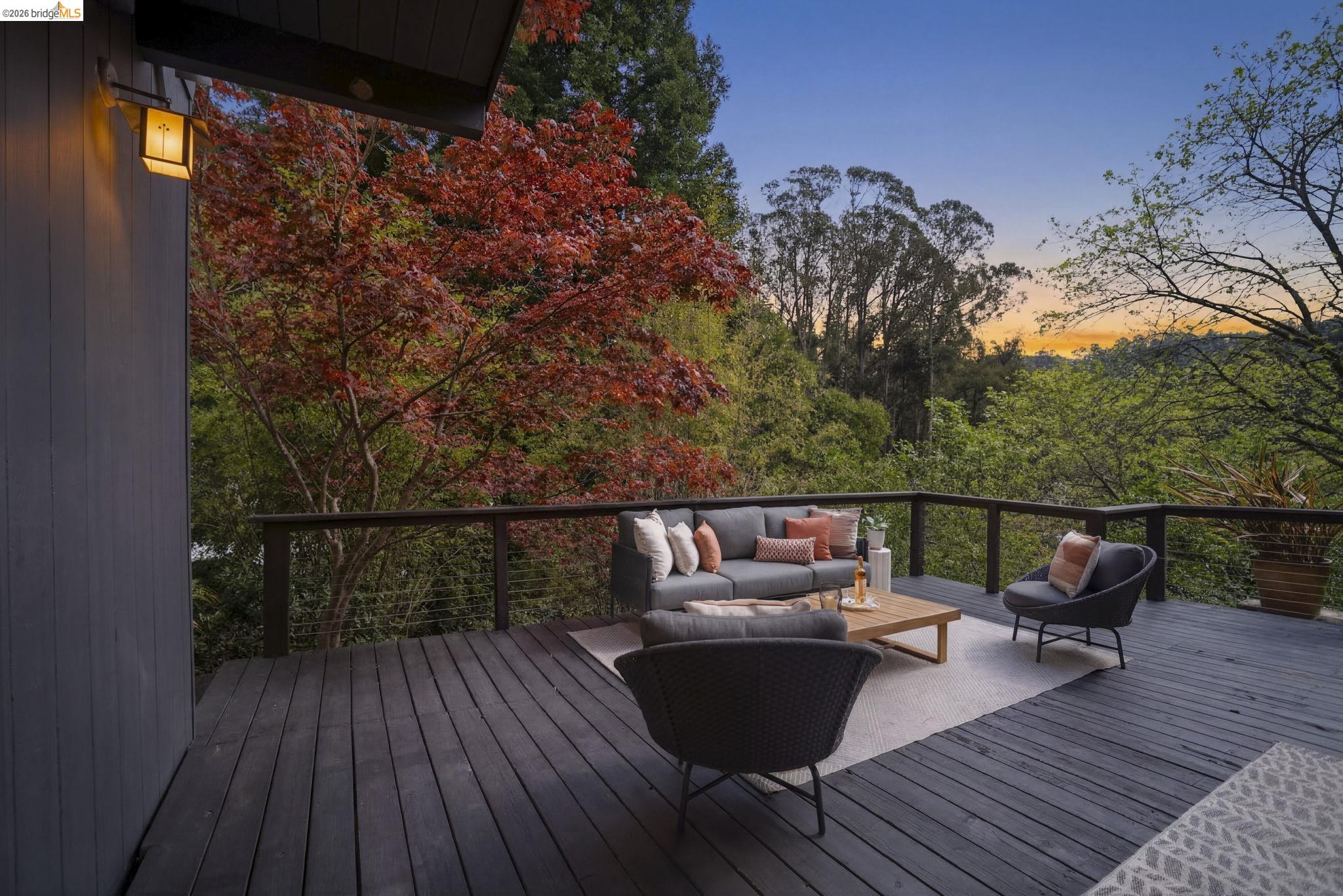 Detail Gallery Image 4 of 57 For 6966 Paso Robles Drive, Oakland,  CA 94611 - 3 Beds | 2/1 Baths