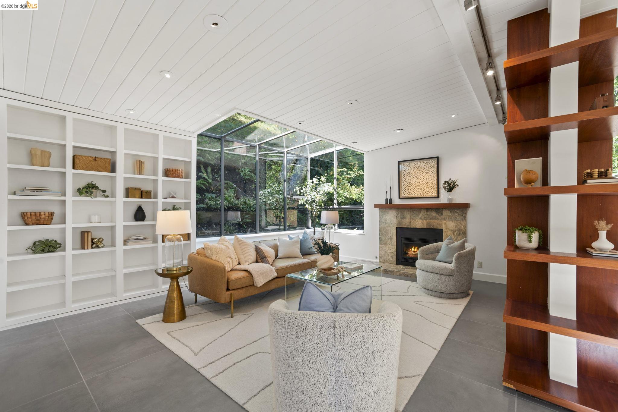 Detail Gallery Image 5 of 57 For 6966 Paso Robles Drive, Oakland,  CA 94611 - 3 Beds | 2/1 Baths