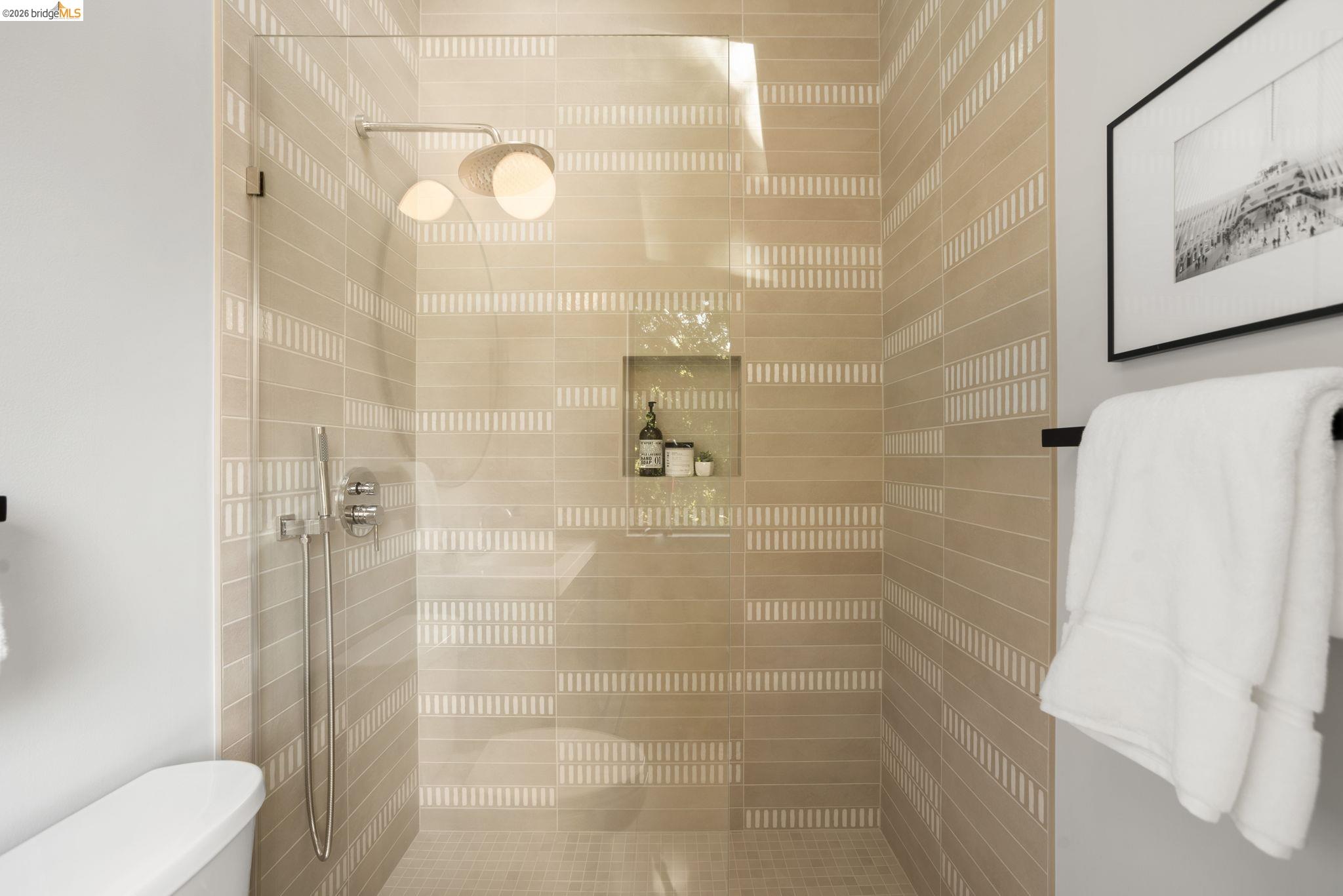 Detail Gallery Image 41 of 57 For 6966 Paso Robles Drive, Oakland,  CA 94611 - 3 Beds | 2/1 Baths