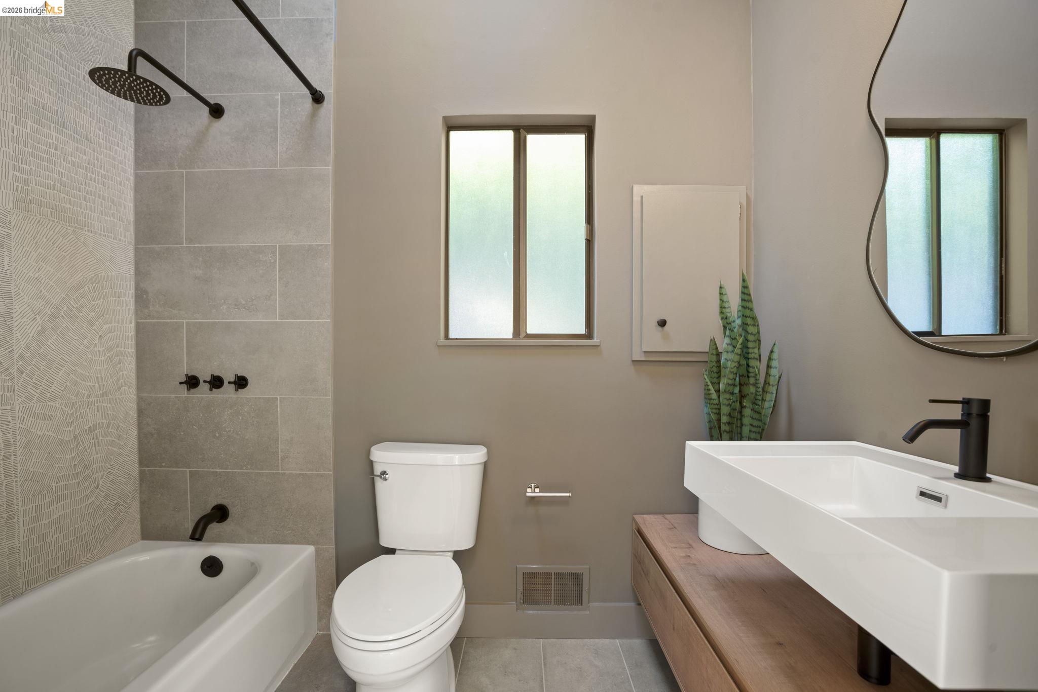 Detail Gallery Image 46 of 57 For 6966 Paso Robles Drive, Oakland,  CA 94611 - 3 Beds | 2/1 Baths