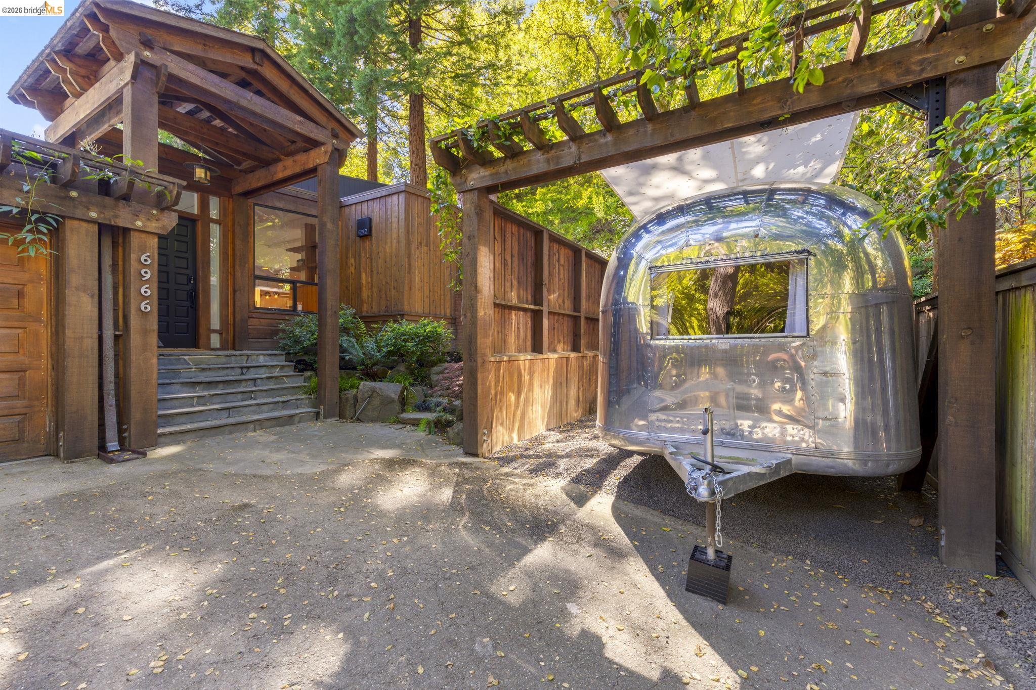 Detail Gallery Image 47 of 57 For 6966 Paso Robles Drive, Oakland,  CA 94611 - 3 Beds | 2/1 Baths