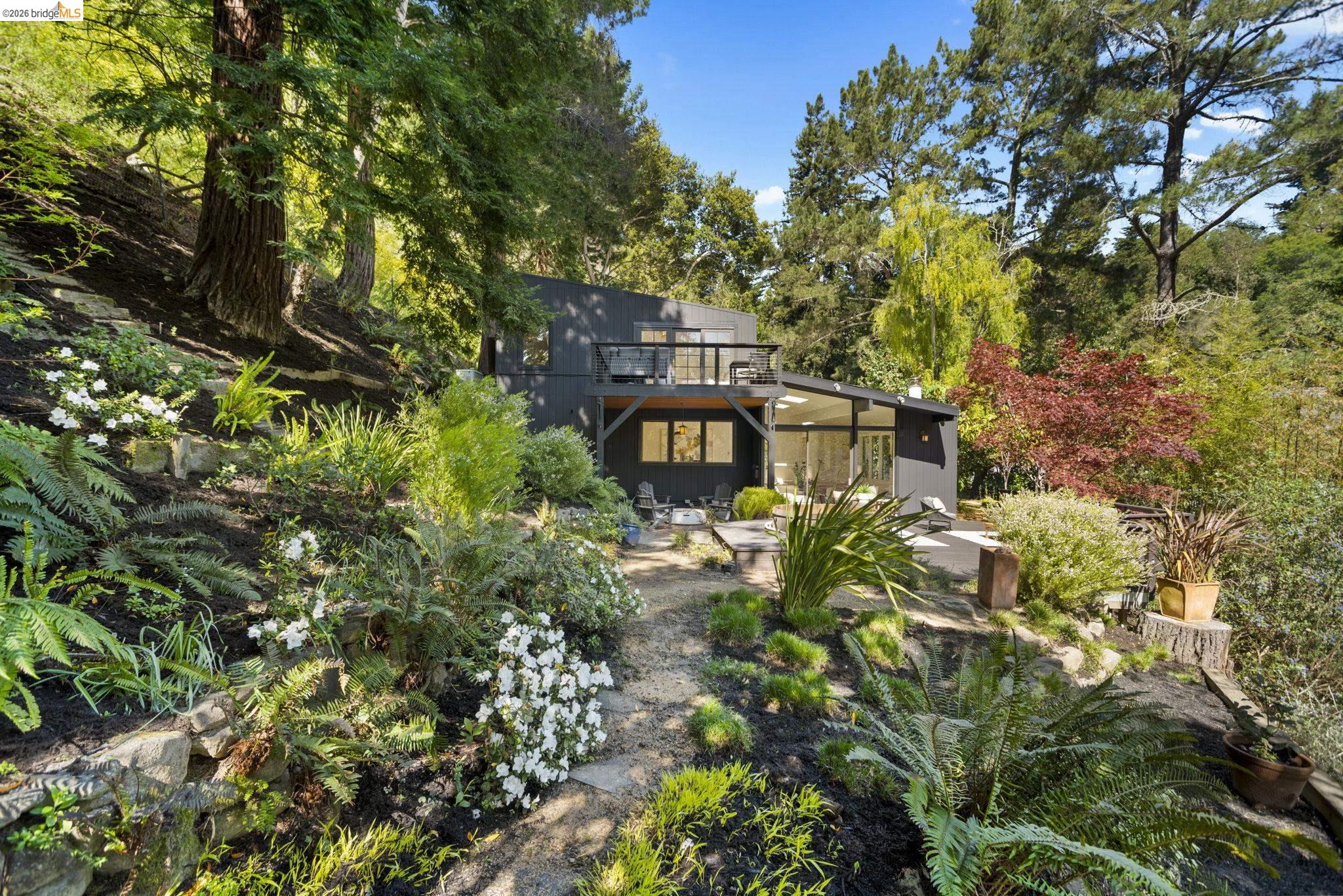 Detail Gallery Image 55 of 57 For 6966 Paso Robles Drive, Oakland,  CA 94611 - 3 Beds | 2/1 Baths