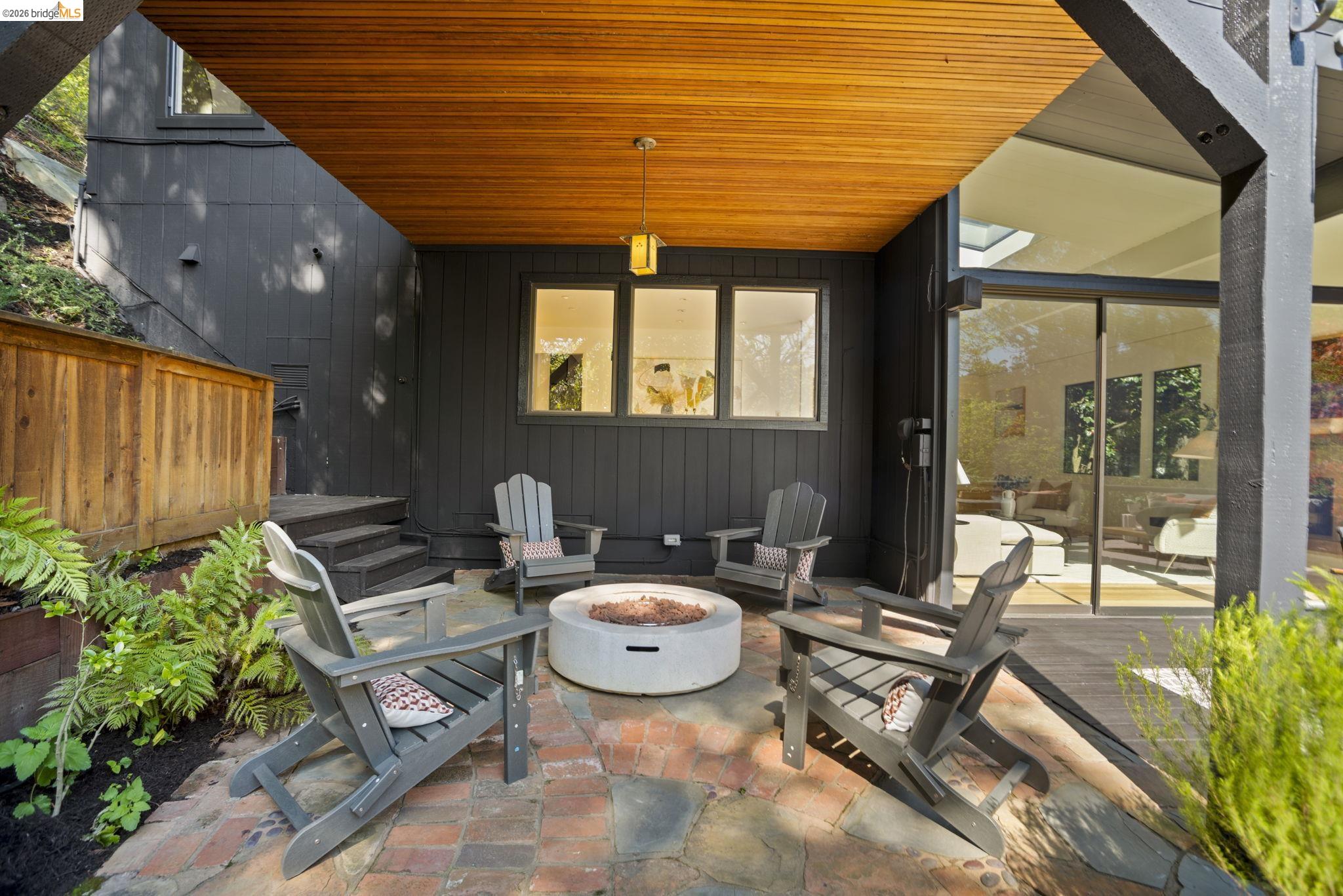 Detail Gallery Image 56 of 57 For 6966 Paso Robles Drive, Oakland,  CA 94611 - 3 Beds | 2/1 Baths