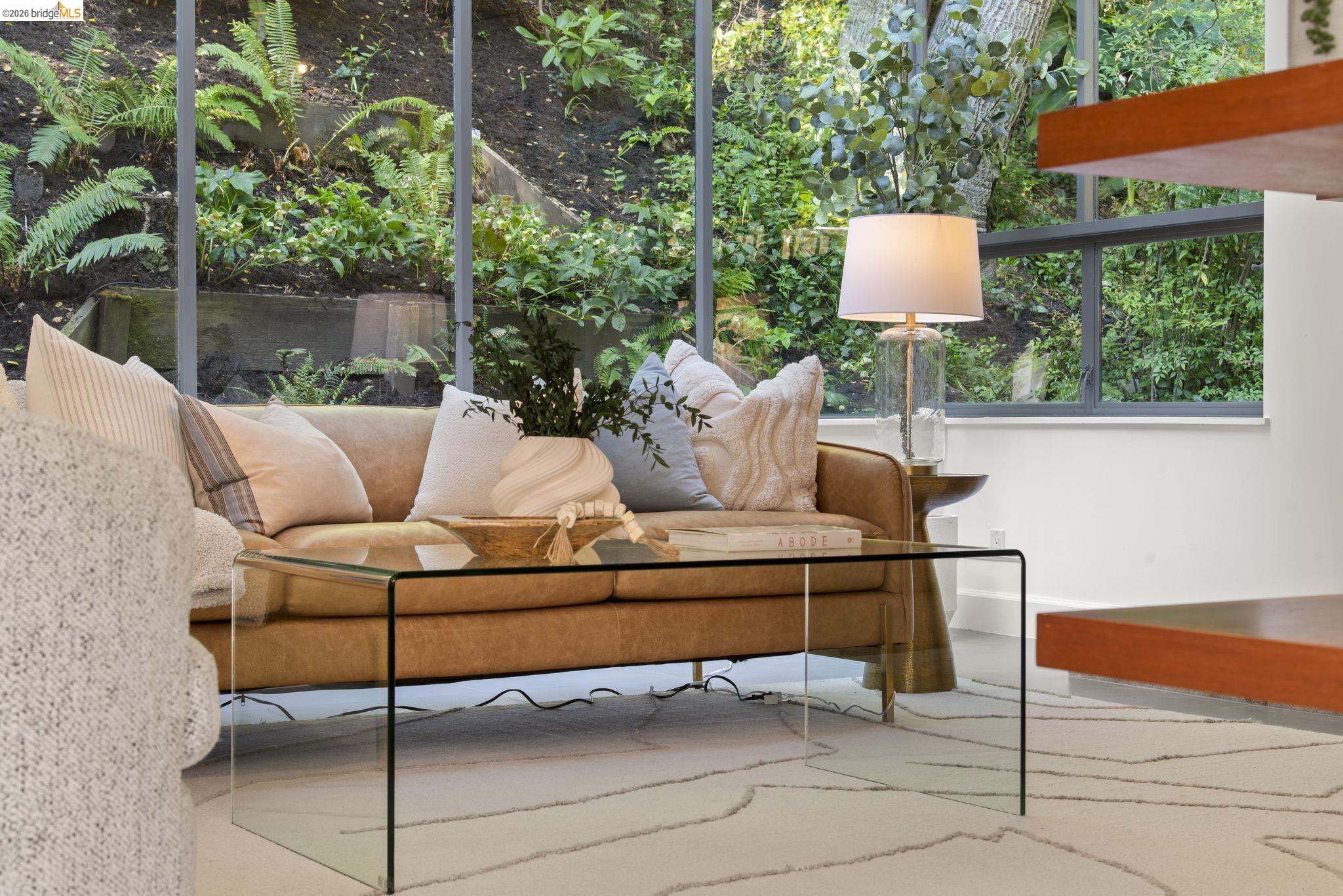 Detail Gallery Image 8 of 57 For 6966 Paso Robles Drive, Oakland,  CA 94611 - 3 Beds | 2/1 Baths