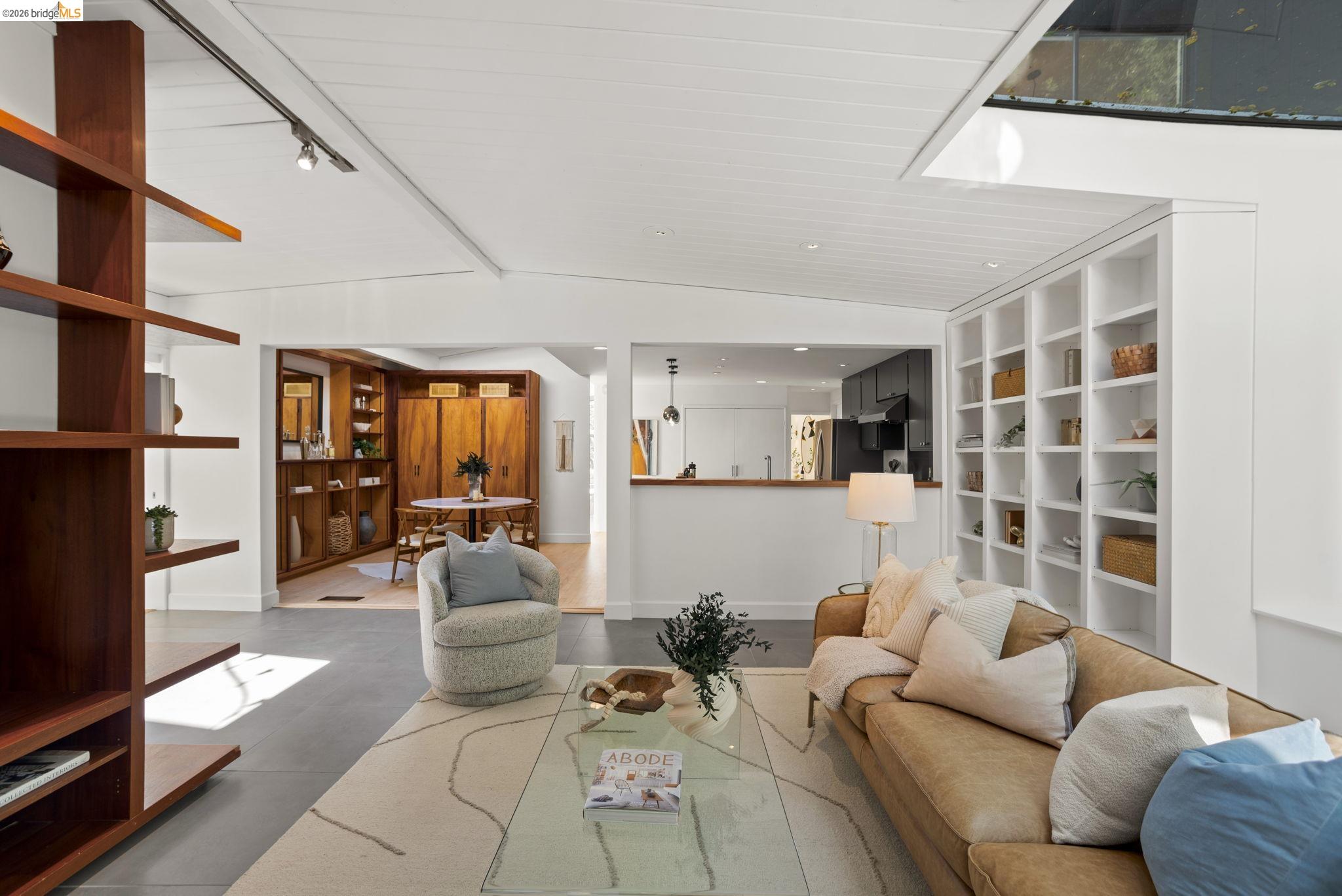 Detail Gallery Image 9 of 57 For 6966 Paso Robles Drive, Oakland,  CA 94611 - 3 Beds | 2/1 Baths