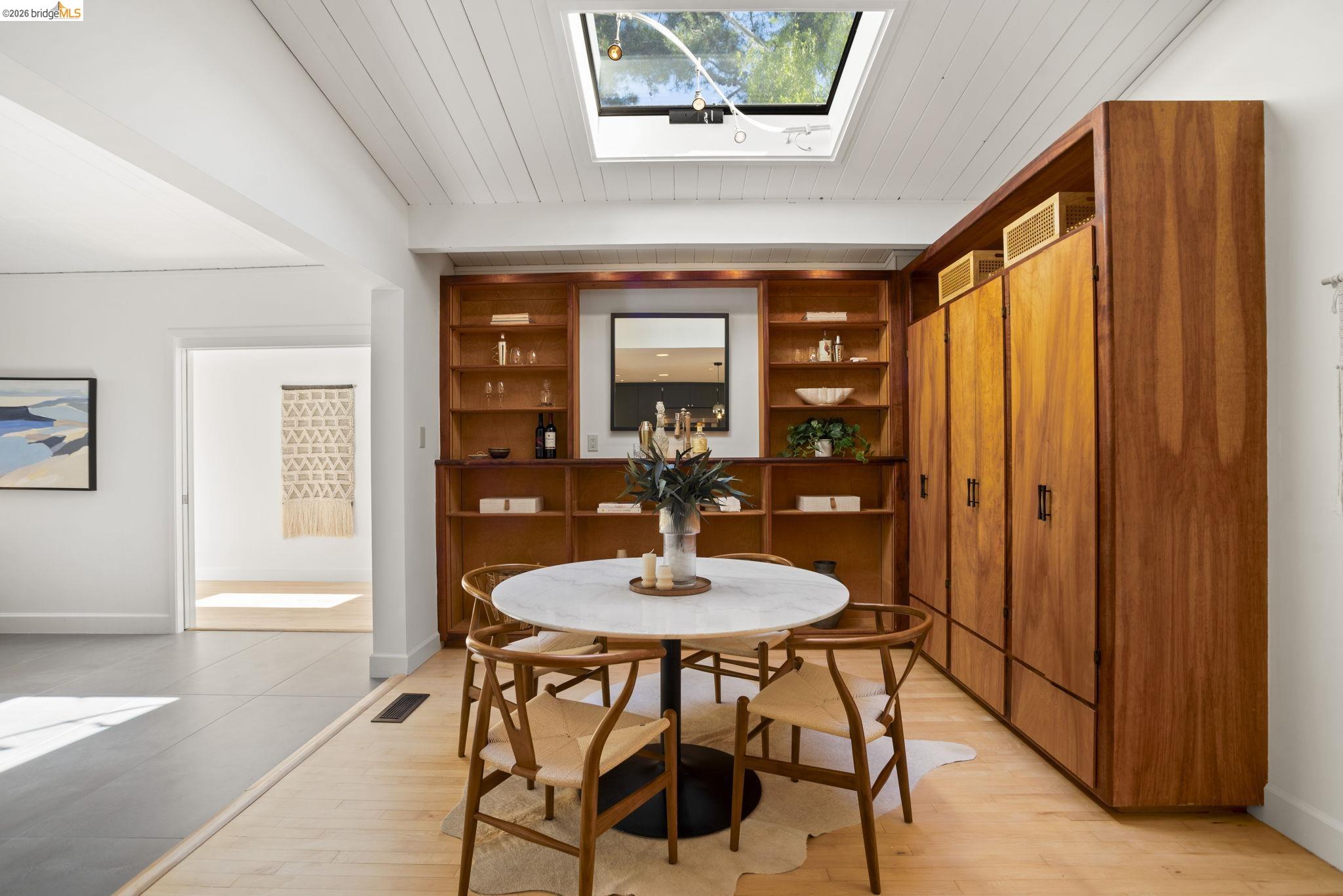 Detail Gallery Image 10 of 57 For 6966 Paso Robles Drive, Oakland,  CA 94611 - 3 Beds | 2/1 Baths