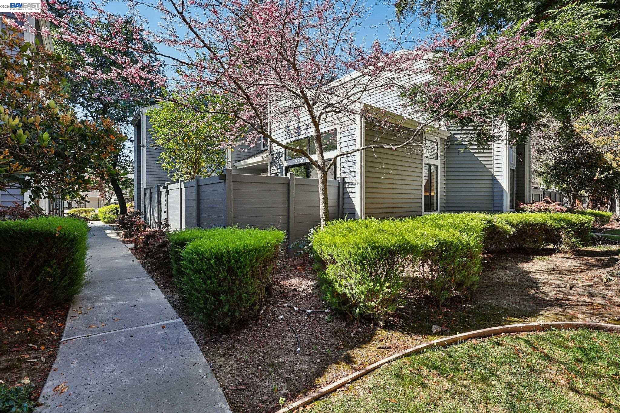 Photo #2: 41127828 Listing: Photo #2