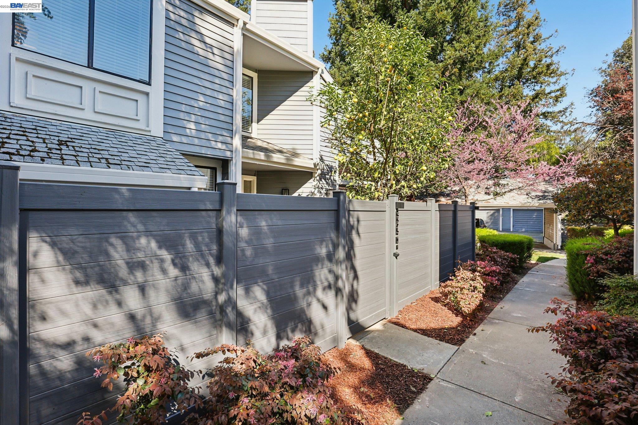 Photo #2: 41127828 Listing: Photo #2