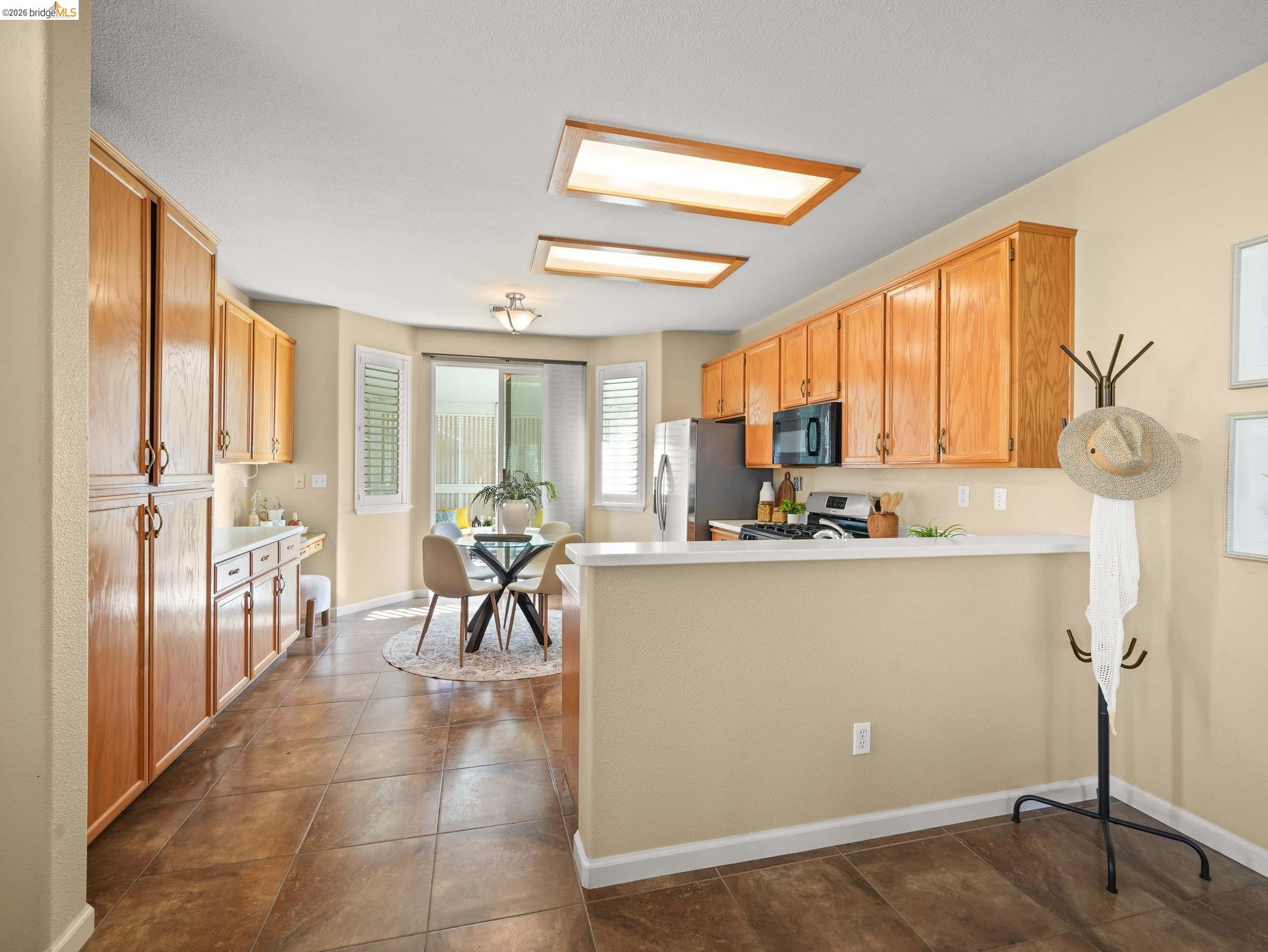 Detail Gallery Image 4 of 22 For 714 Cherry Hills, Rio Vista,  CA 94571 - 2 Beds | 2 Baths