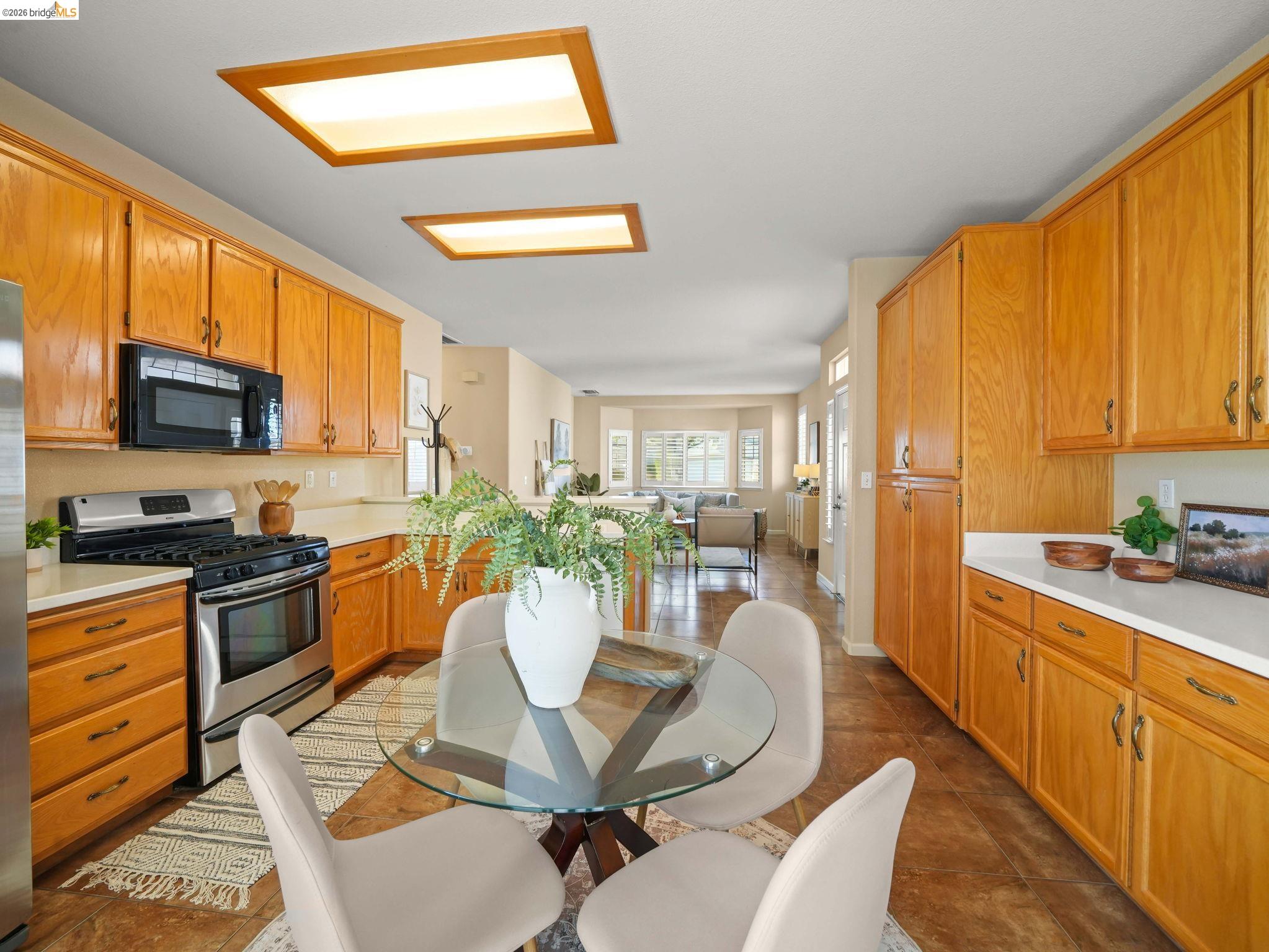 Detail Gallery Image 6 of 22 For 714 Cherry Hills, Rio Vista,  CA 94571 - 2 Beds | 2 Baths