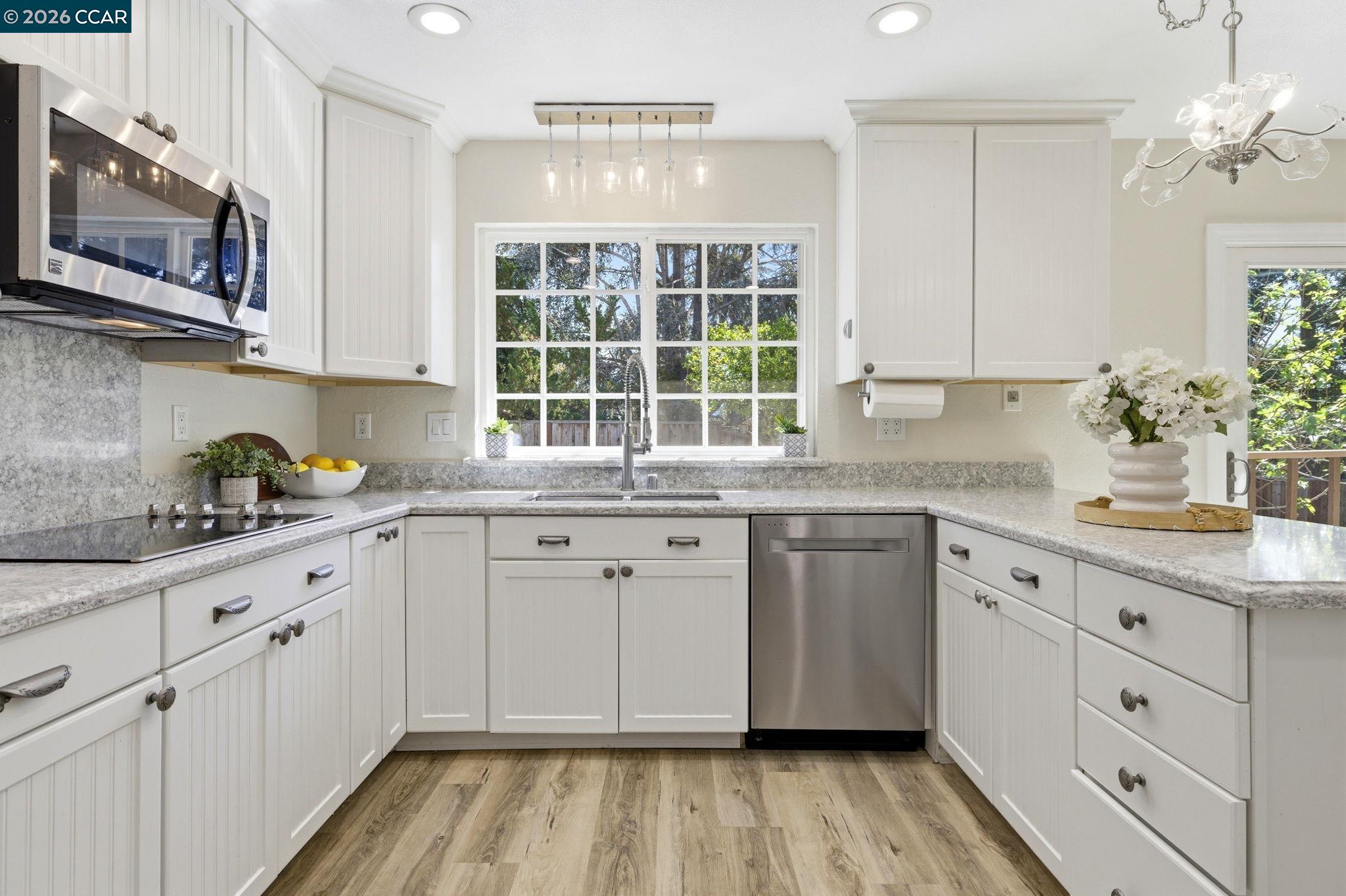 Detail Gallery Image 10 of 36 For 5612 Frank Pl, Clayton,  CA 94517 - 4 Beds | 2/1 Baths