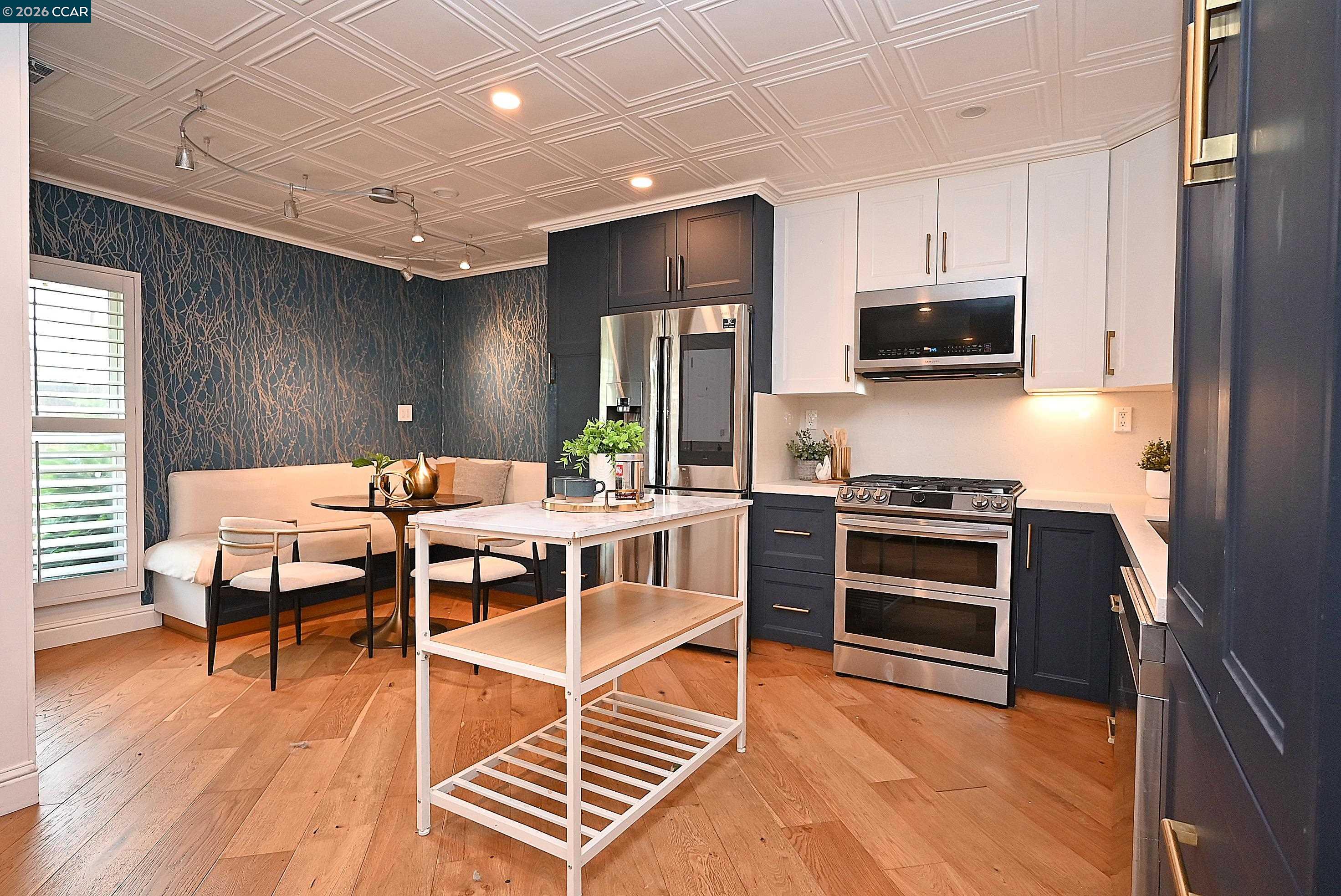 Photo #2: 41127835 Listing: Photo #2