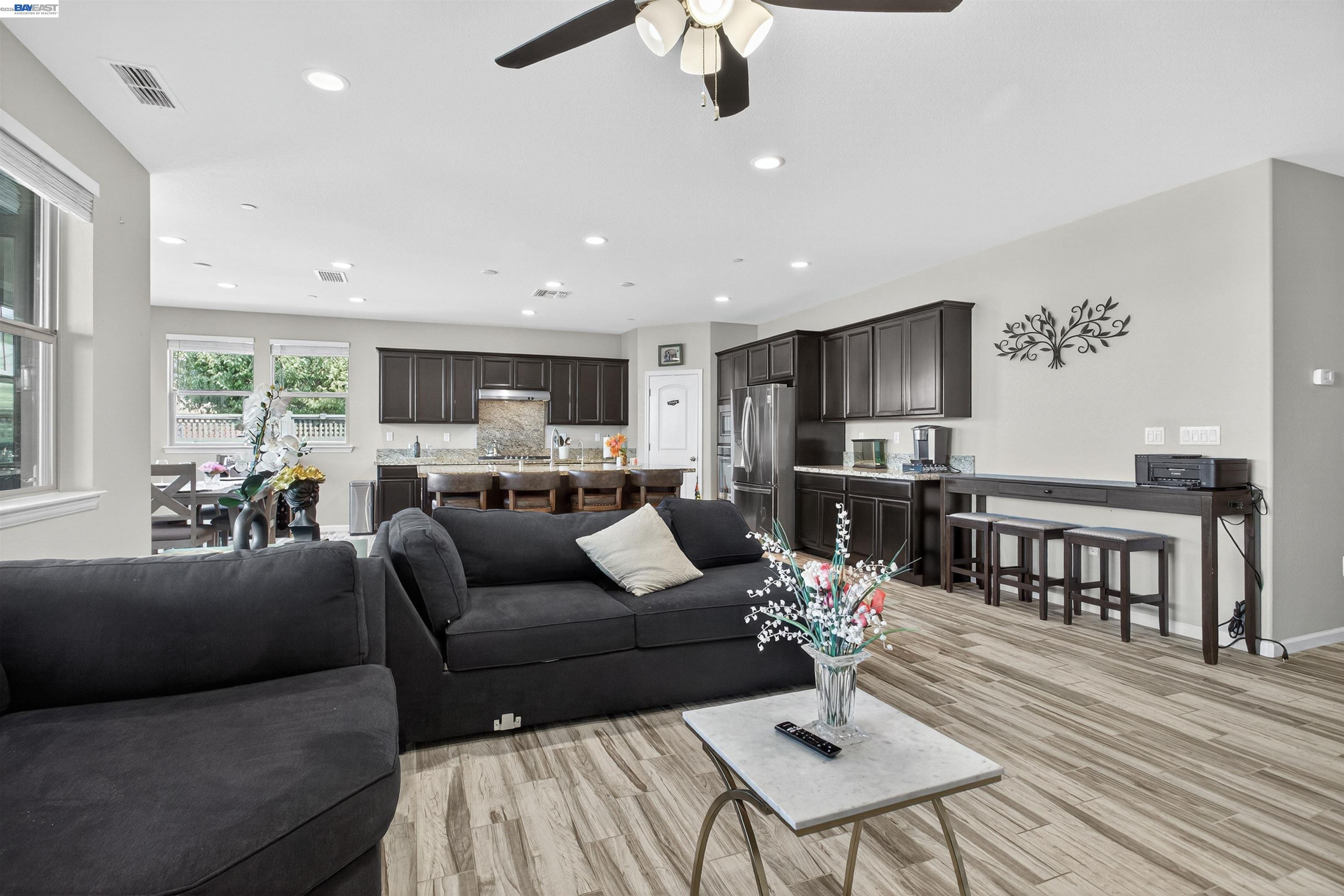 Detail Gallery Image 11 of 53 For 1787 Branson Court, Lathrop,  CA 95330 - 5 Beds | 4/1 Baths