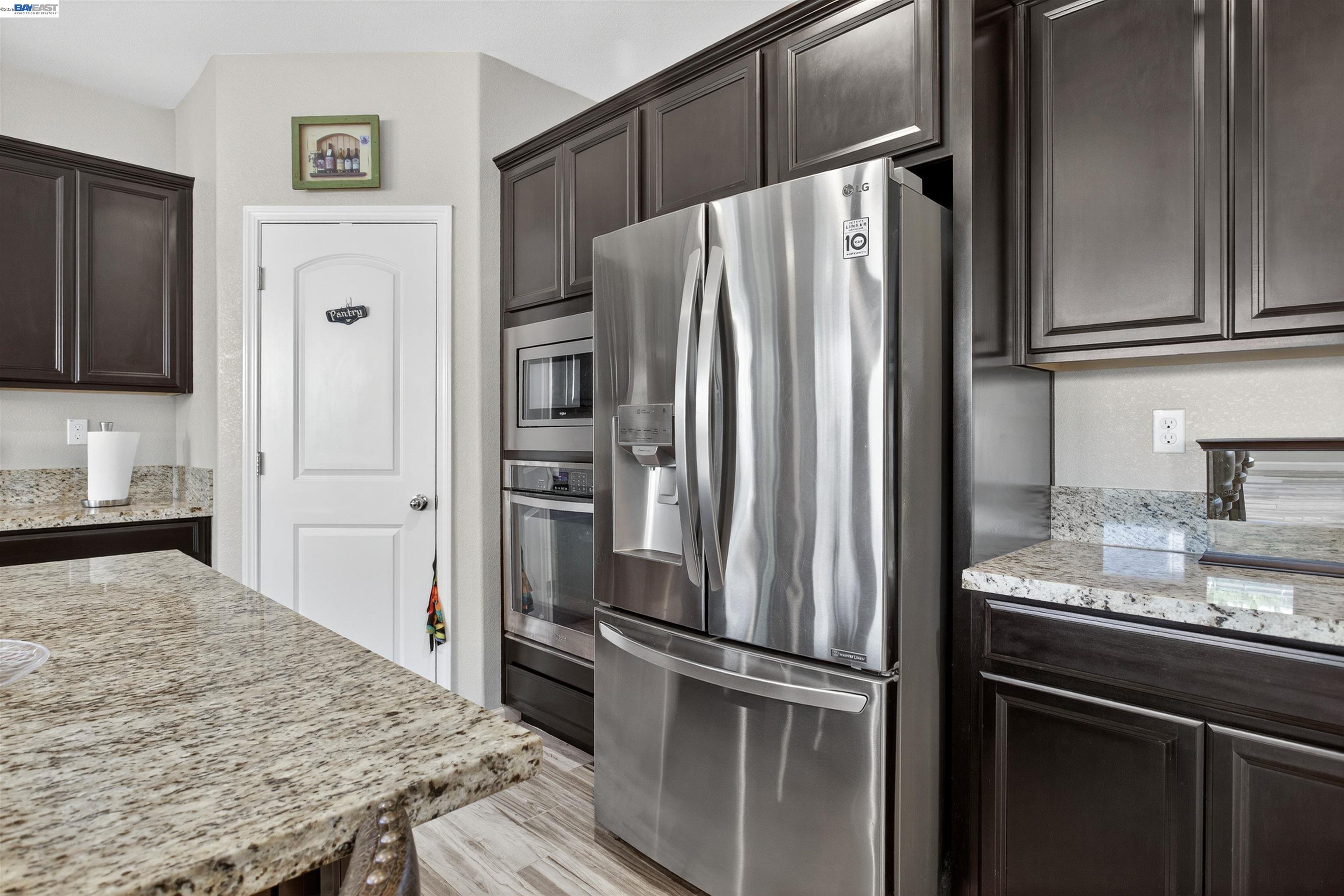 Detail Gallery Image 13 of 53 For 1787 Branson Court, Lathrop,  CA 95330 - 5 Beds | 4/1 Baths