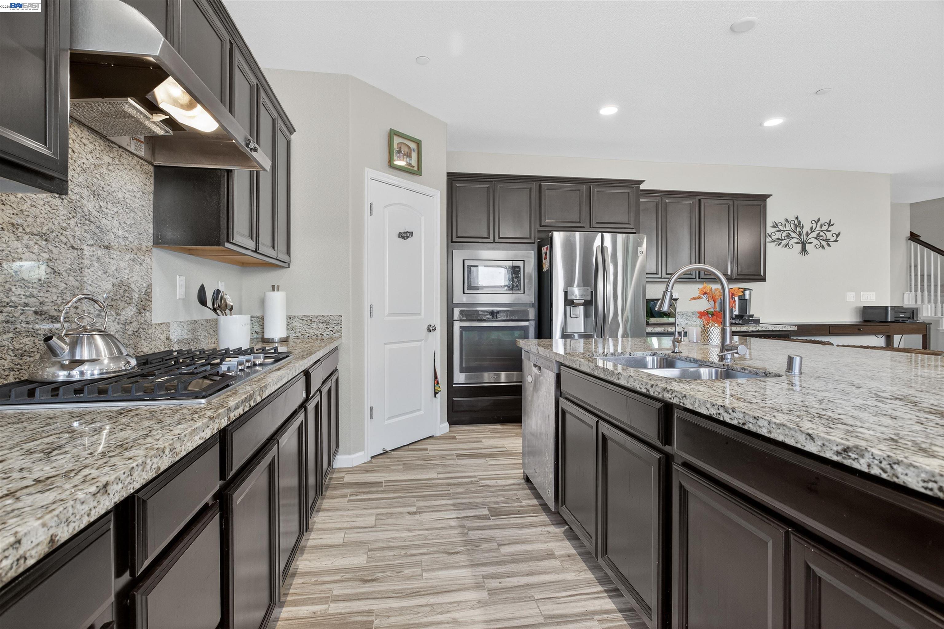 Detail Gallery Image 15 of 53 For 1787 Branson Court, Lathrop,  CA 95330 - 5 Beds | 4/1 Baths