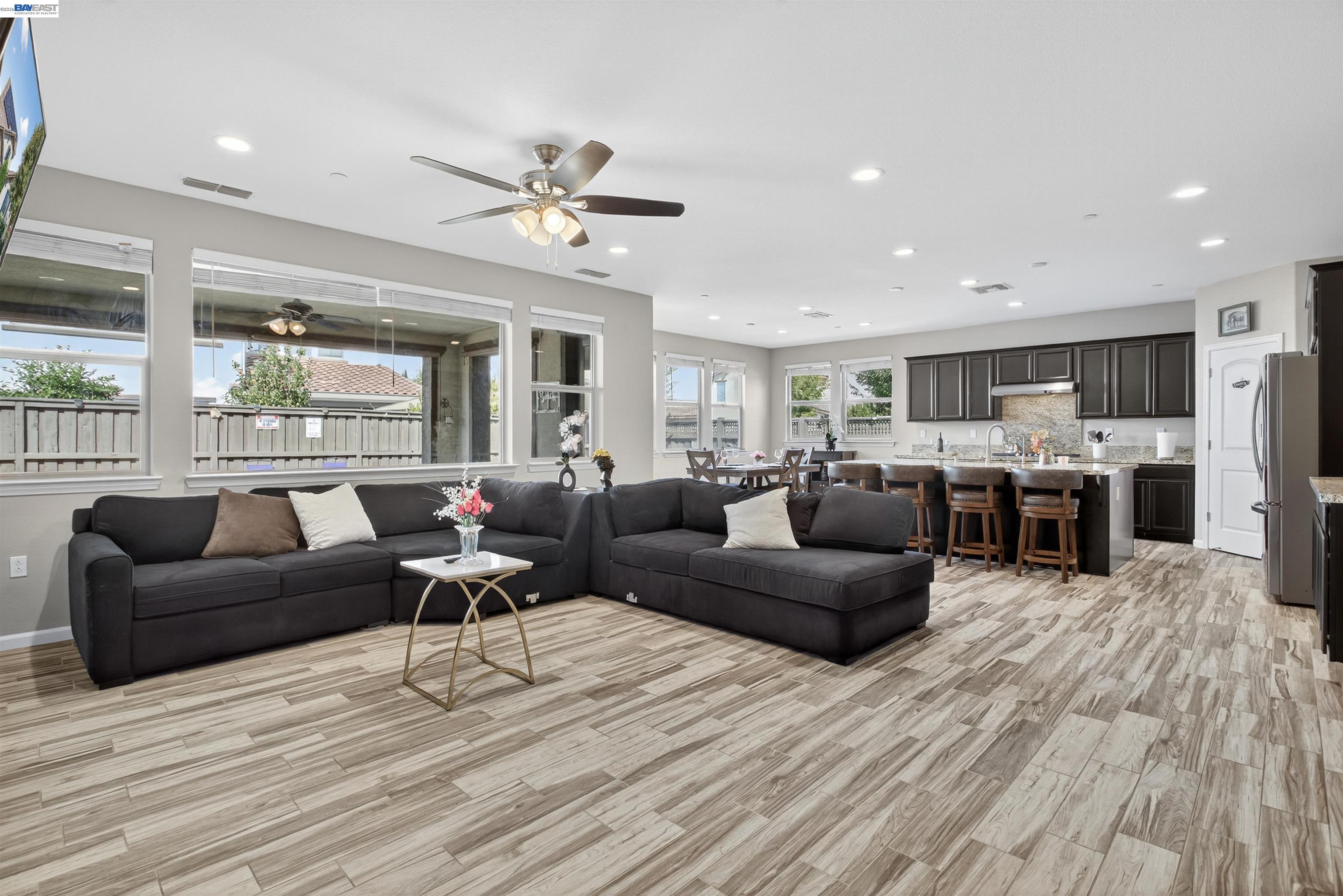 Detail Gallery Image 9 of 53 For 1787 Branson Court, Lathrop,  CA 95330 - 5 Beds | 4/1 Baths