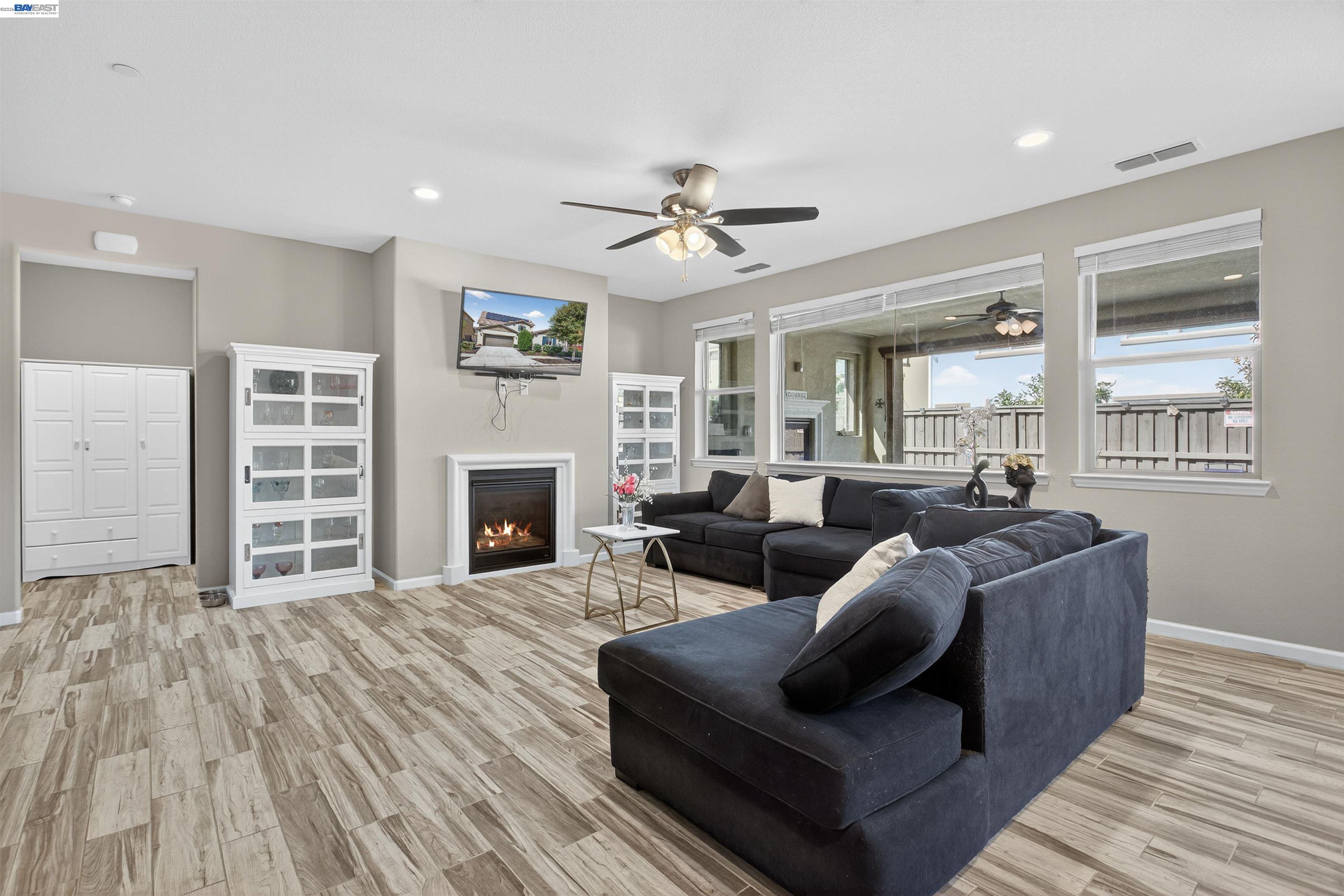 Detail Gallery Image 10 of 53 For 1787 Branson Court, Lathrop,  CA 95330 - 5 Beds | 4/1 Baths