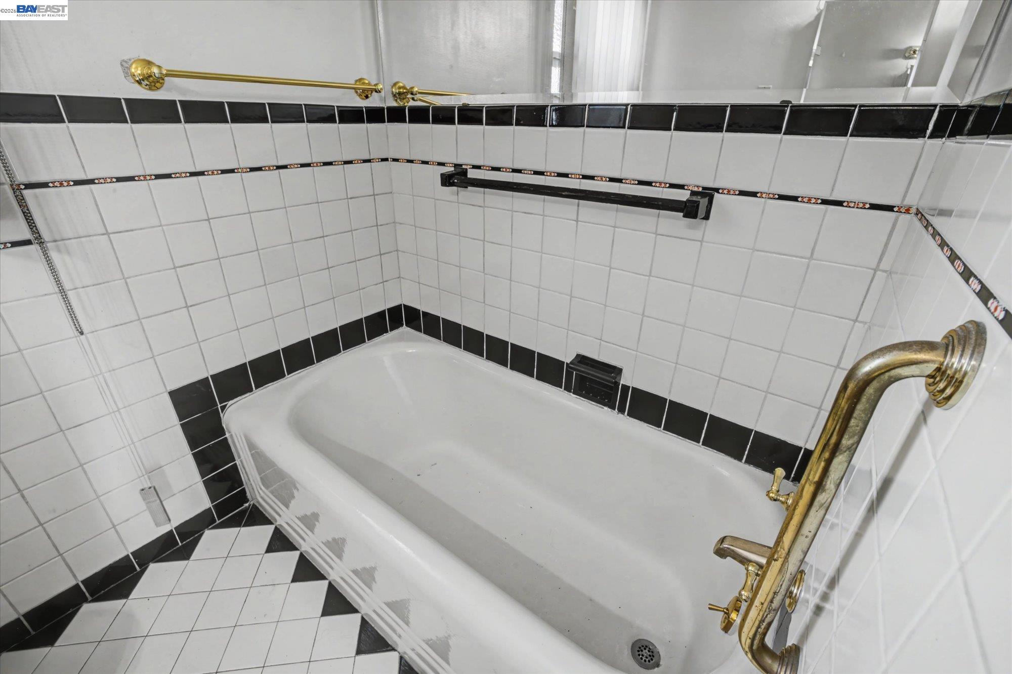 Detail Gallery Image 14 of 49 For 2972 El Monte Ave, Oakland,  CA 94605 - 3 Beds | 1 Baths