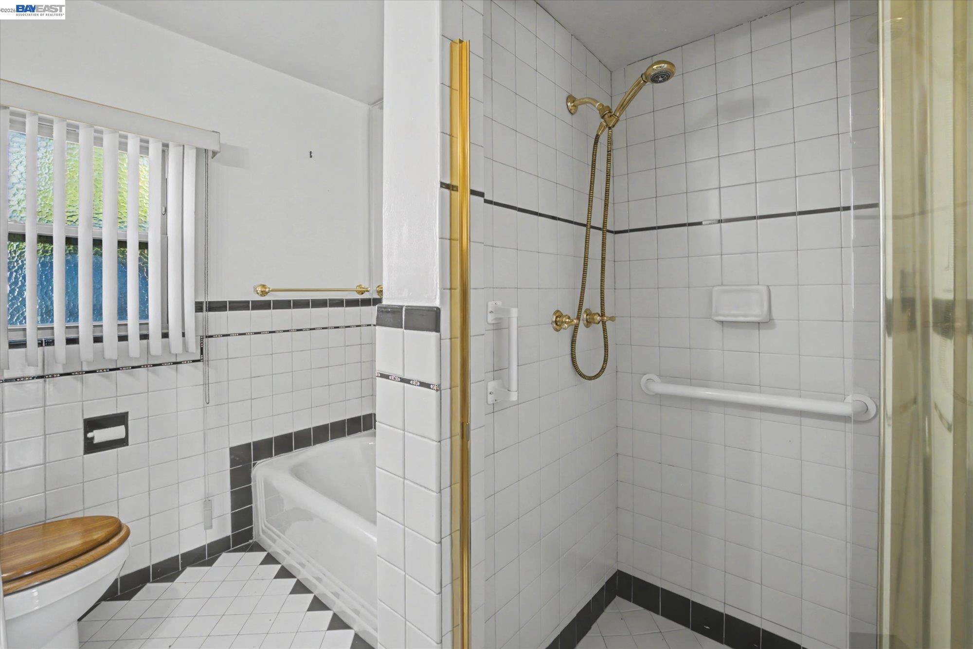 Detail Gallery Image 16 of 49 For 2972 El Monte Ave, Oakland,  CA 94605 - 3 Beds | 1 Baths